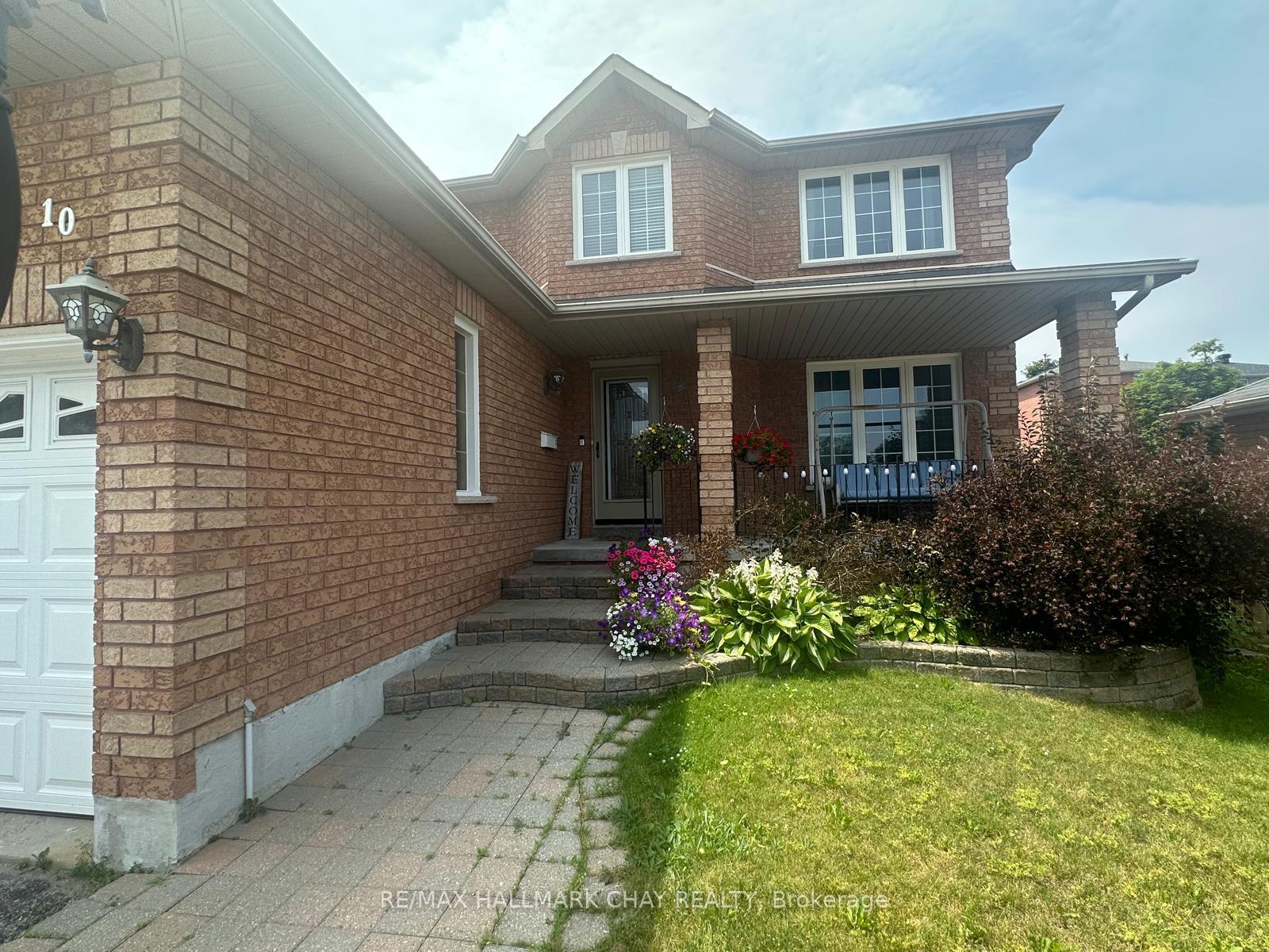 Photo 2 of 10 Longman Drive, Barrie, Northwest — HOMEH