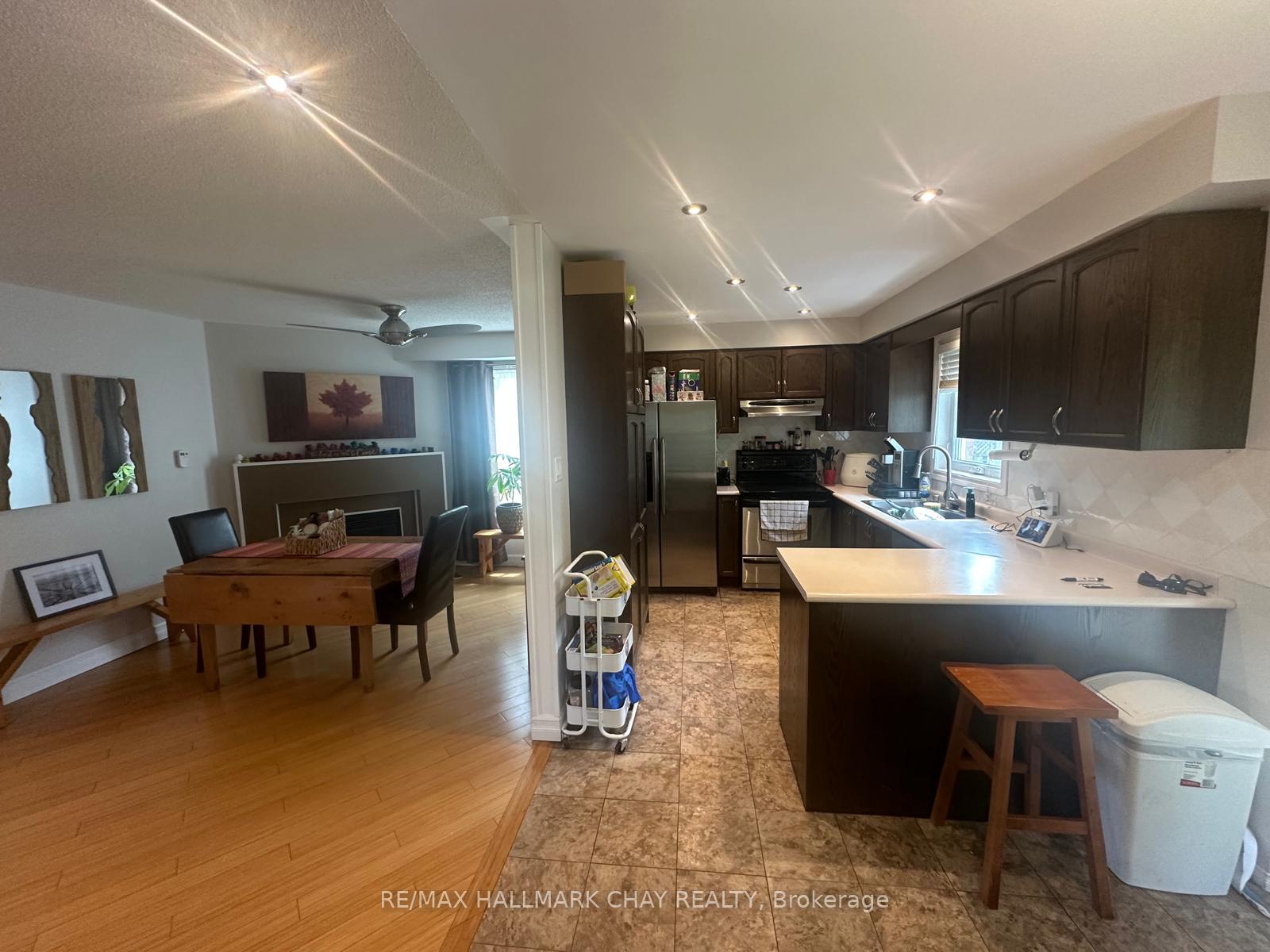 Photo 4 of 10 Longman Drive, Barrie, Northwest — HOMEH