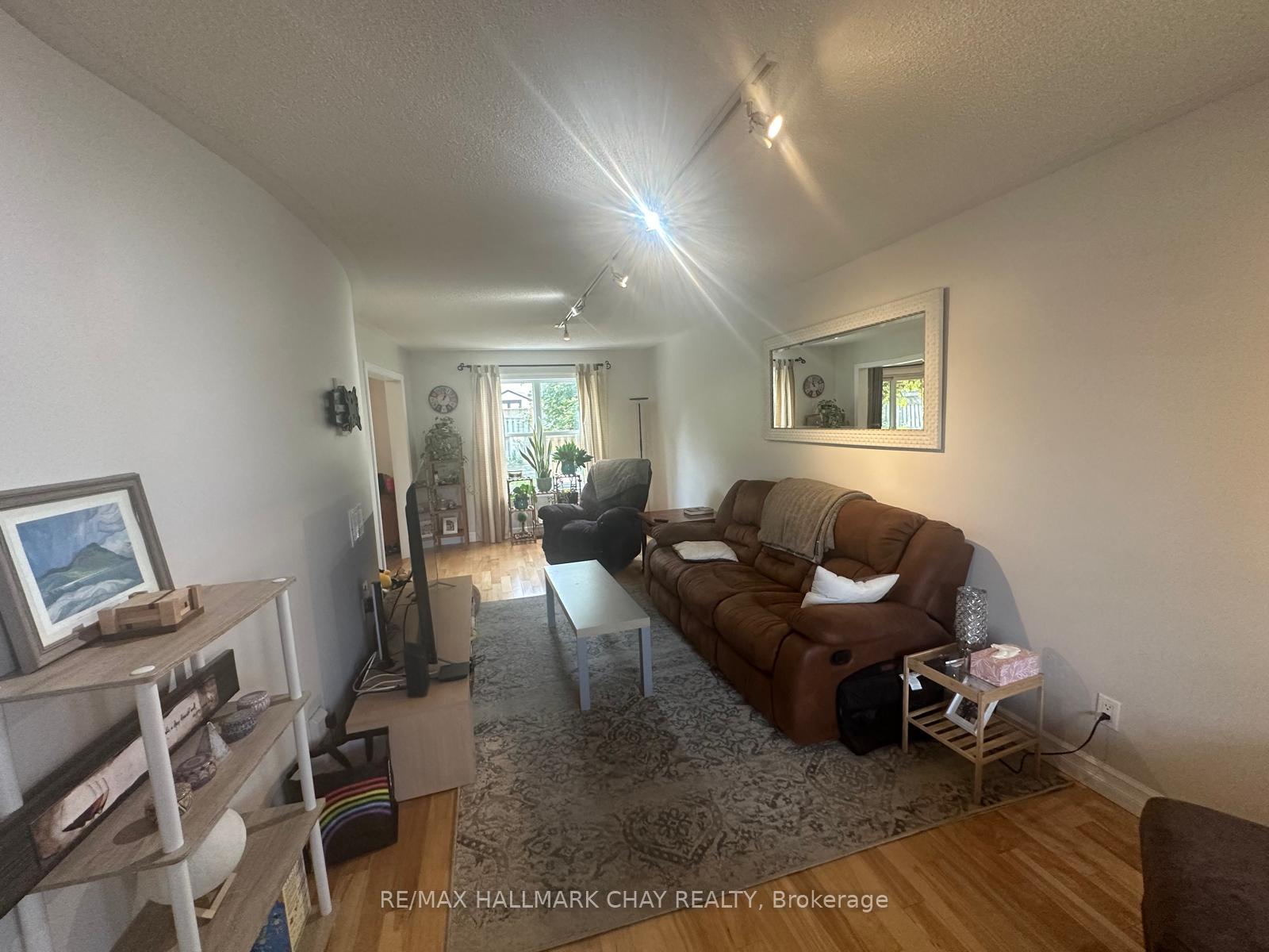 Photo 7 of 10 Longman Drive, Barrie, Northwest — HOMEH