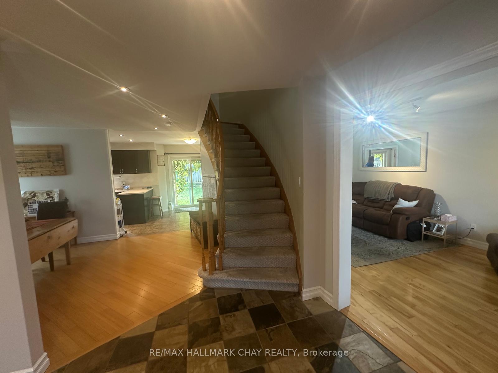 Photo 9 of 10 Longman Drive, Barrie, Northwest — HOMEH