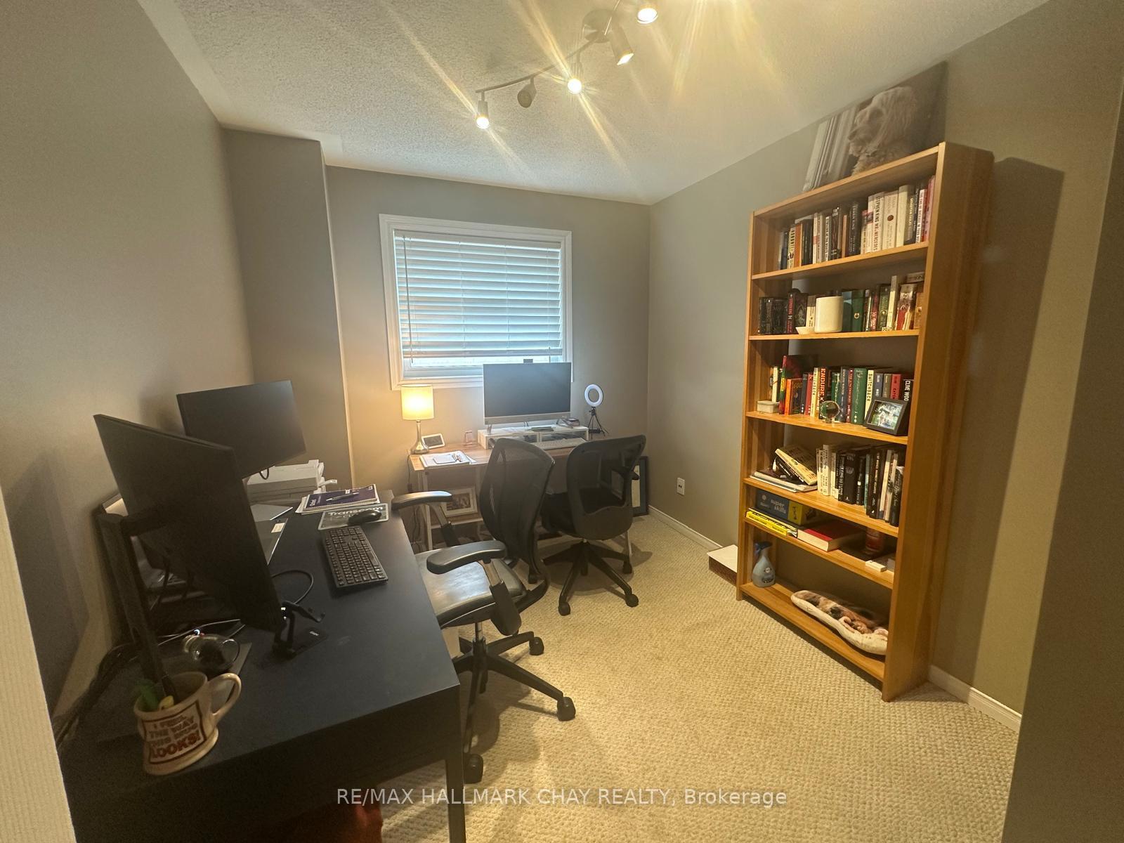 Photo 11 of 10 Longman Drive, Barrie, Northwest — HOMEH
