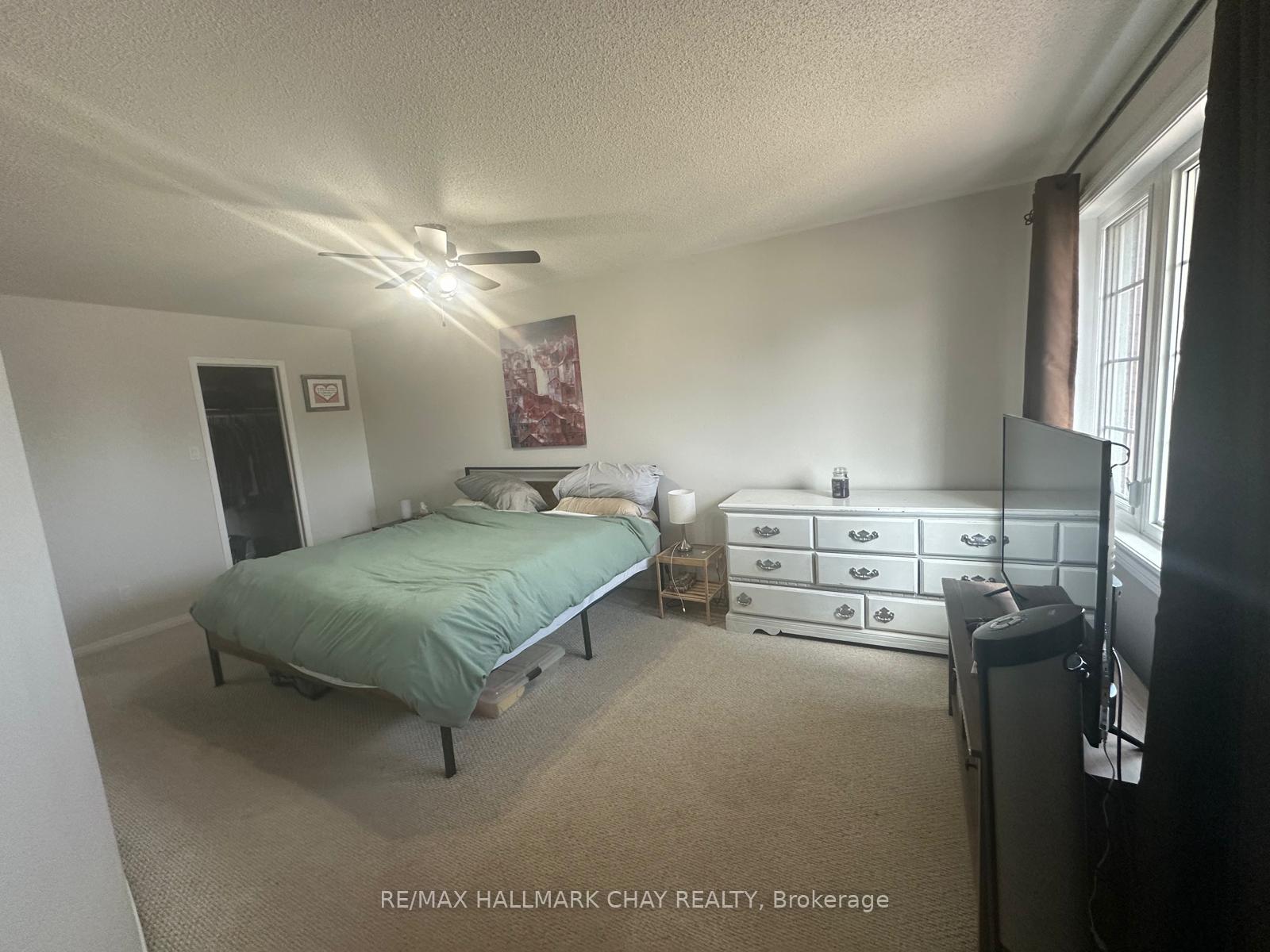 Photo 12 of 10 Longman Drive, Barrie, Northwest — HOMEH