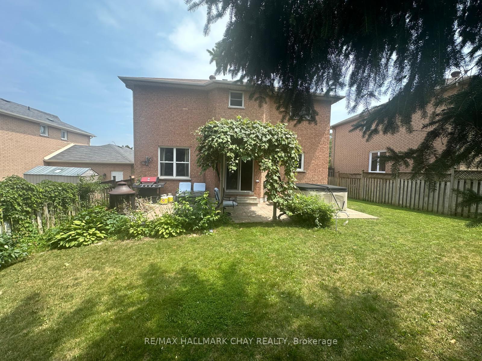 Photo 14 of 10 Longman Drive, Barrie, Northwest — HOMEH
