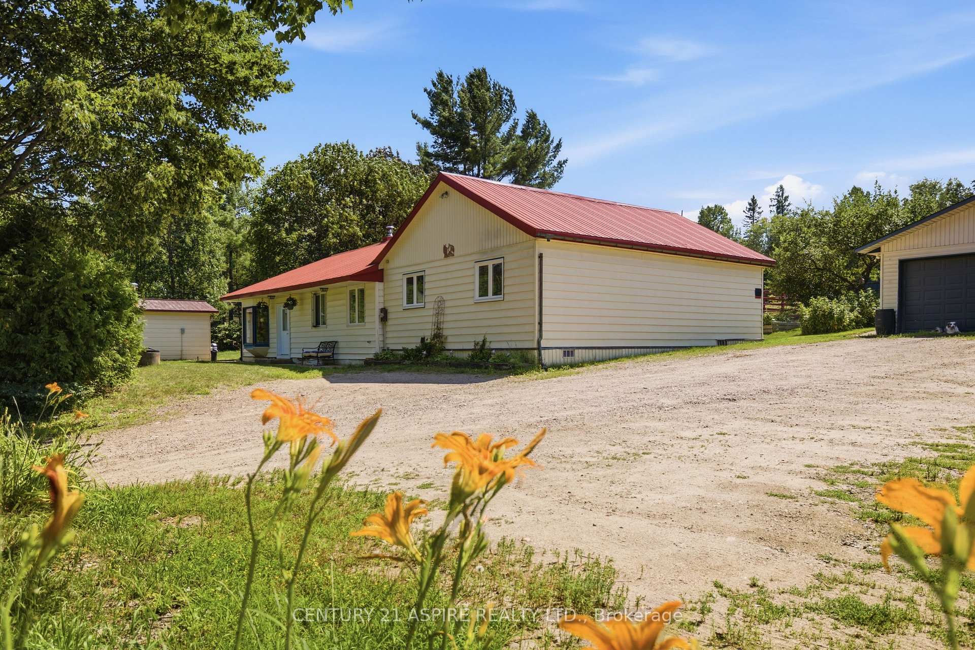 Photo 3 of 149 Brouse Road, Laurentian Hills, Laurentian Hills North — HOMEH