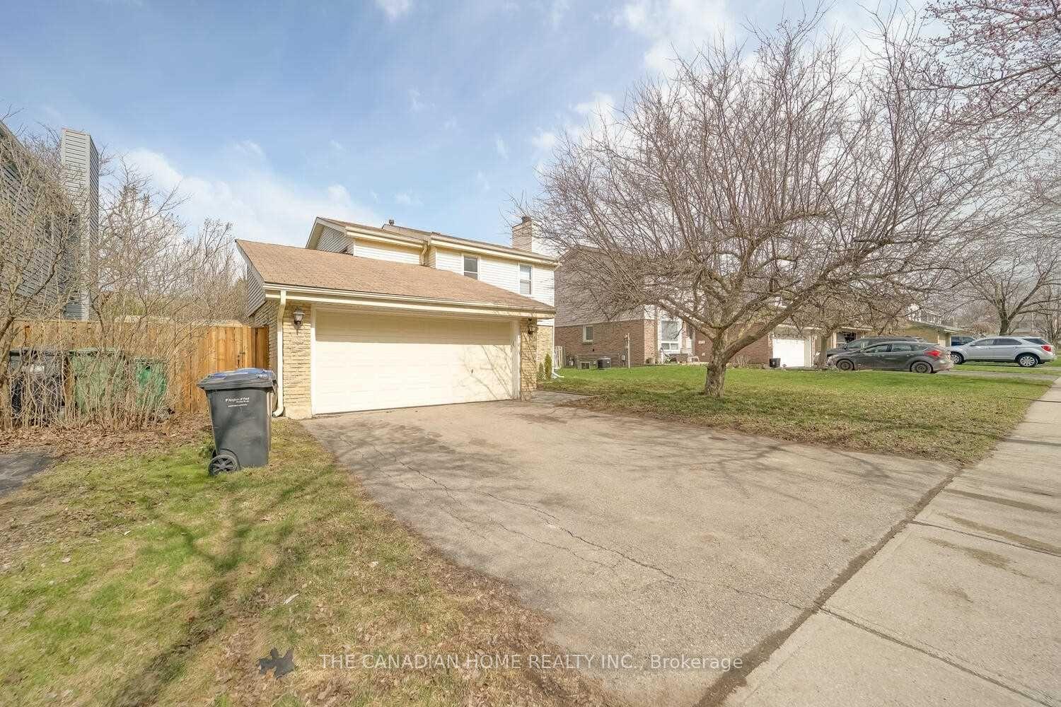 Photo 2 of 64 Somerset Drive, Brampton, Heart Lake West — HOMEH