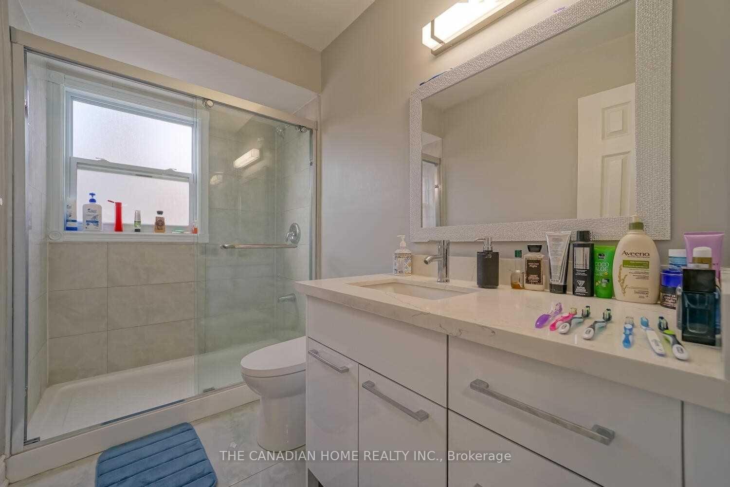 Photo 10 of 64 Somerset Drive, Brampton, Heart Lake West — HOMEH