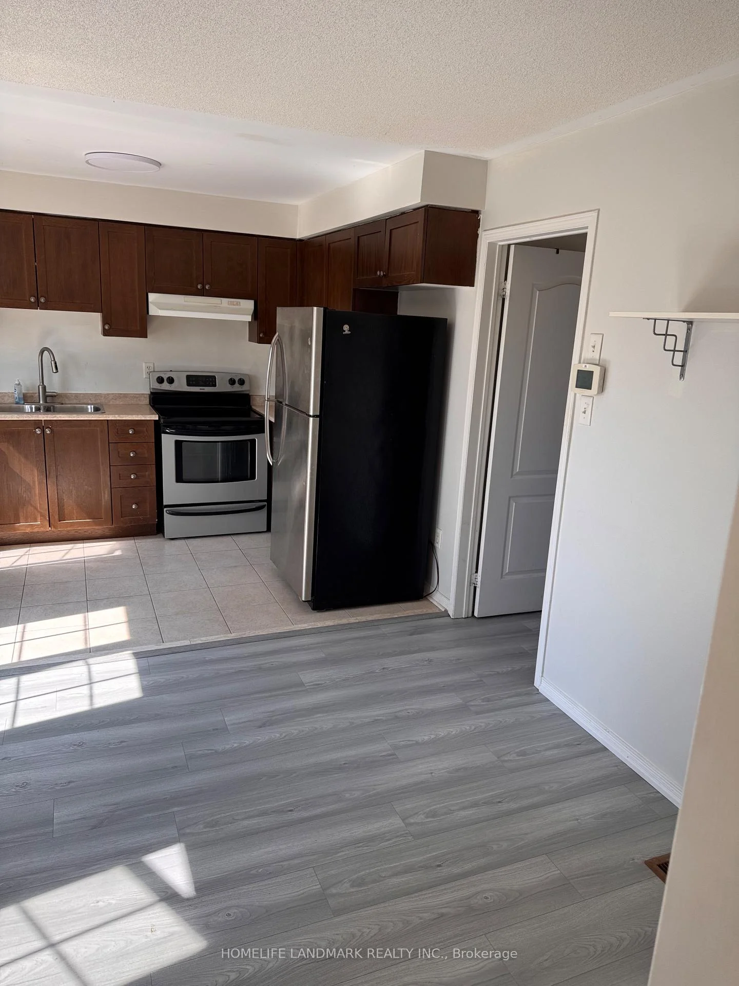 Photo 9 of 3 Oakmoor Lane, Markham, Cornell — HOMEH