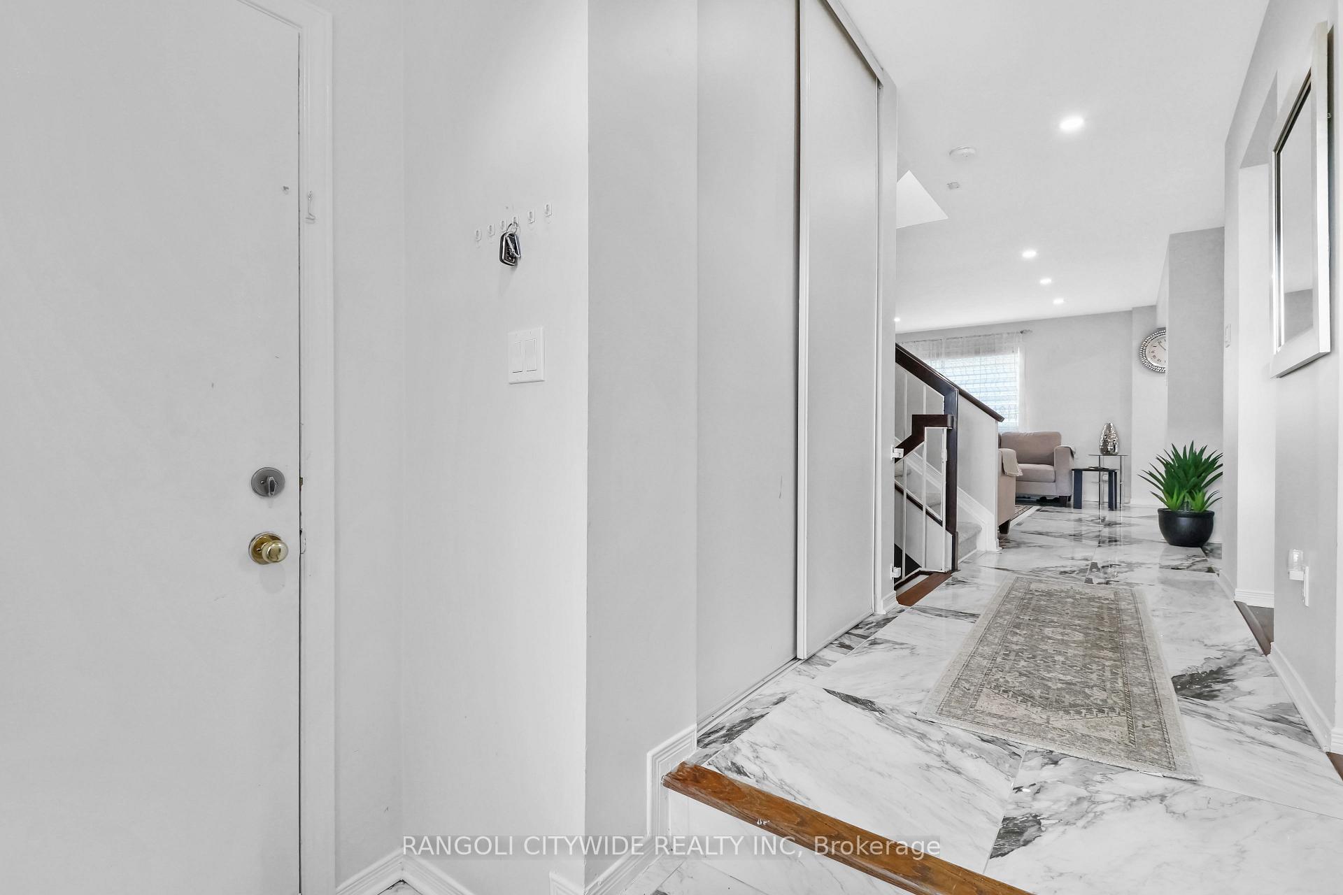 Photo 3 of 5962 Pineglade Crescent, Ottawa, Chapel Hill South - Orleans Village — HOMEH