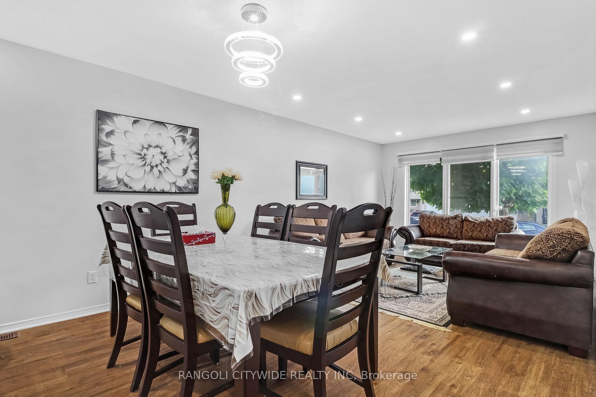 Photo 4 of 5962 Pineglade Crescent, Ottawa, Chapel Hill South - Orleans Village — HOMEH