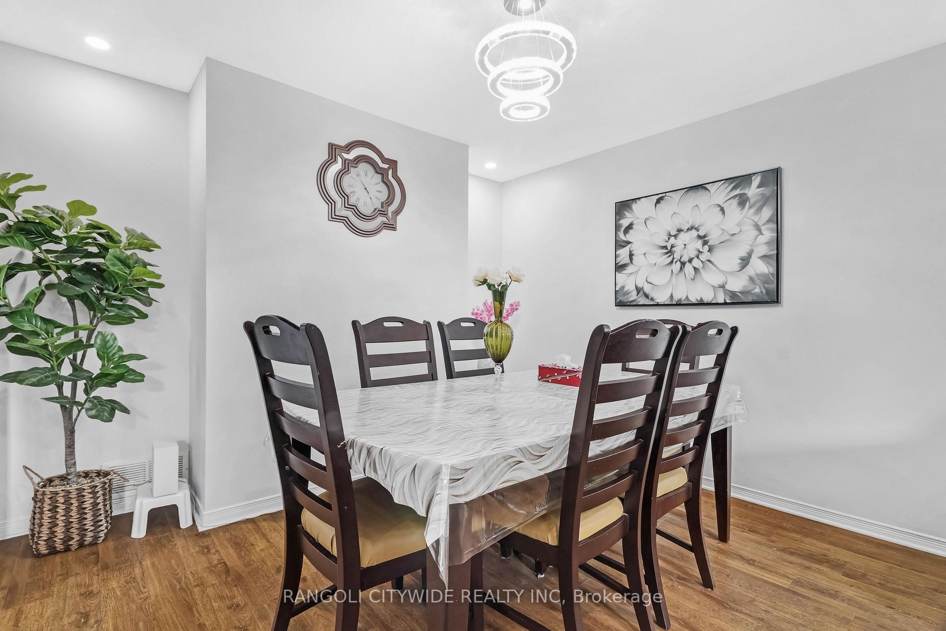 Photo 6 of 5962 Pineglade Crescent, Ottawa, Chapel Hill South - Orleans Village — HOMEH