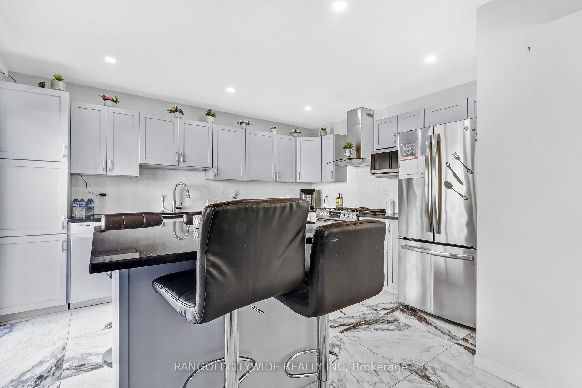 Photo 9 of 5962 Pineglade Crescent, Ottawa, Chapel Hill South - Orleans Village — HOMEH