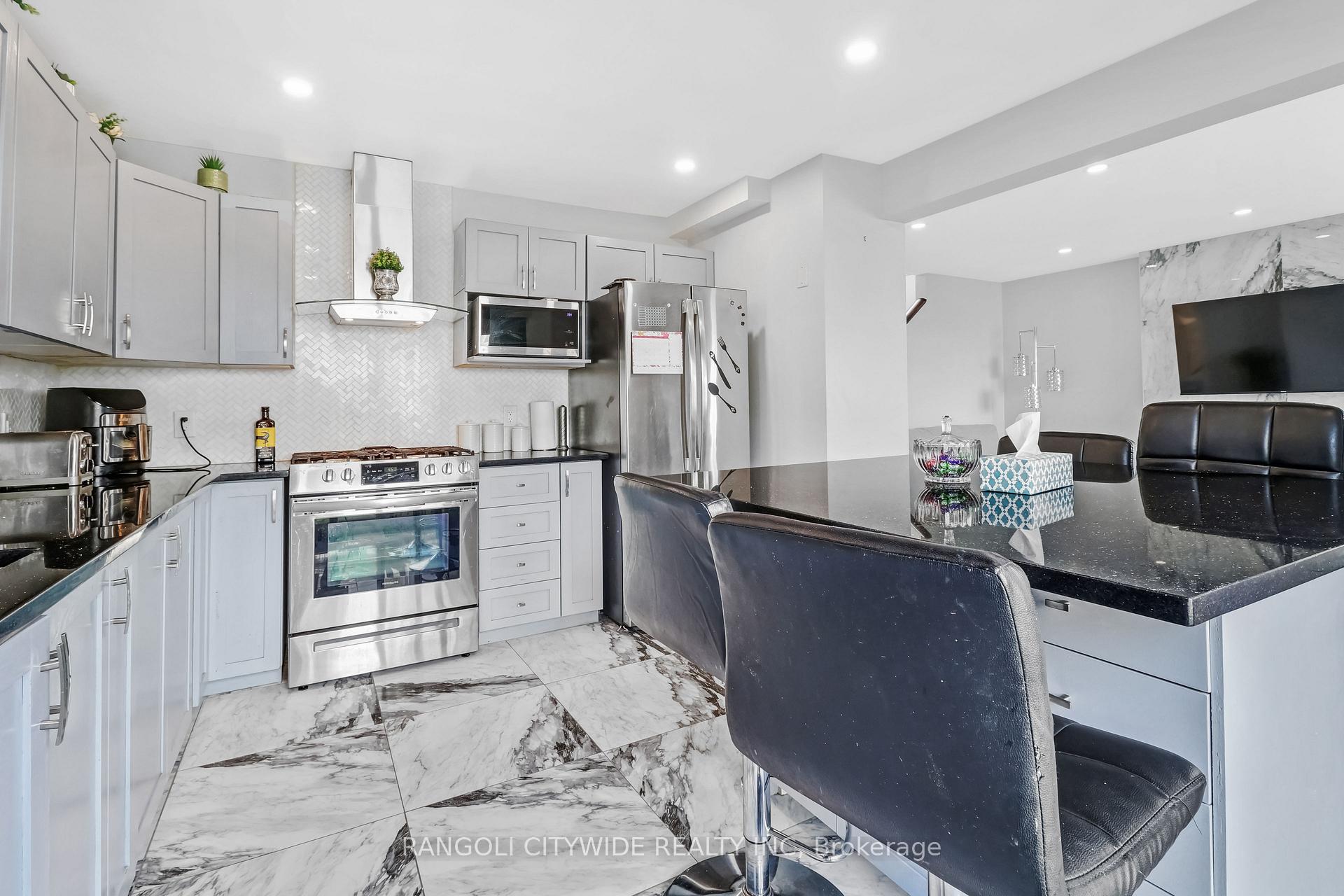 Photo 10 of 5962 Pineglade Crescent, Ottawa, Chapel Hill South - Orleans Village — HOMEH