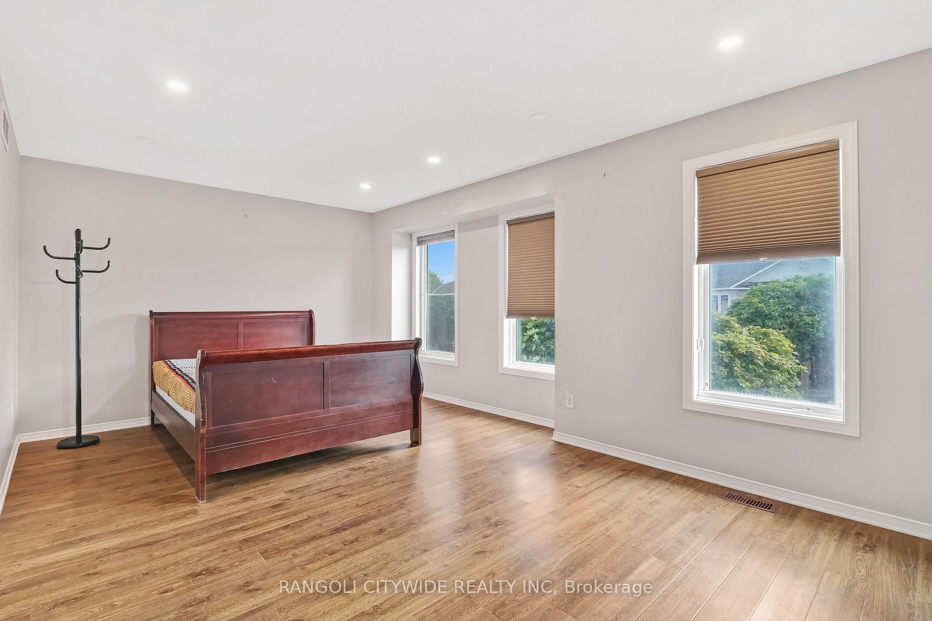 Photo 15 of 5962 Pineglade Crescent, Ottawa, Chapel Hill South - Orleans Village — HOMEH
