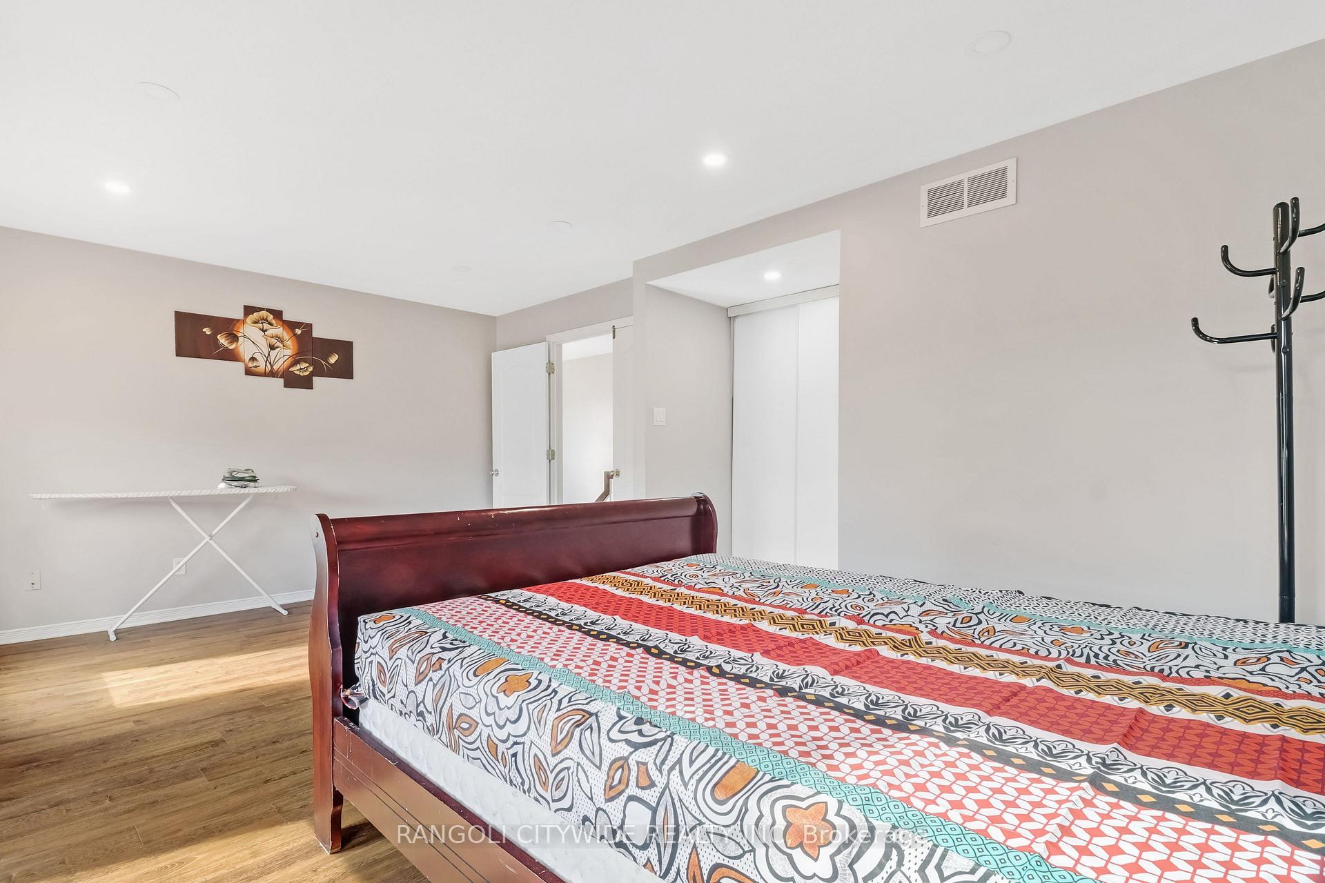 Photo 18 of 5962 Pineglade Crescent, Ottawa, Chapel Hill South - Orleans Village — HOMEH