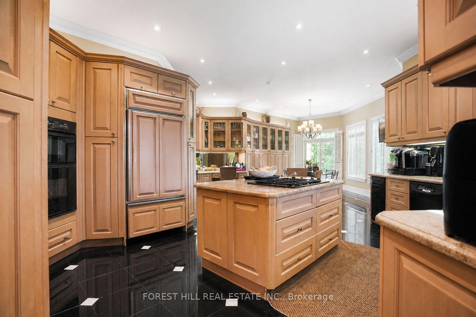Photo 13 of 161 Renaissance Court, Vaughan, Beverley Glen — HOMEH