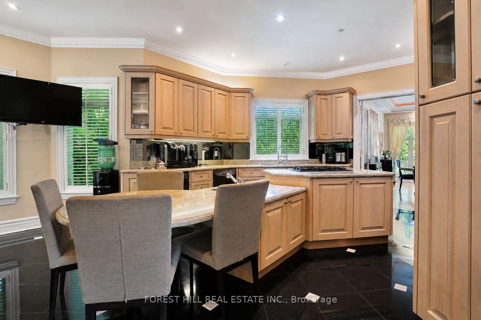 Photo 15 of 161 Renaissance Court, Vaughan, Beverley Glen — HOMEH