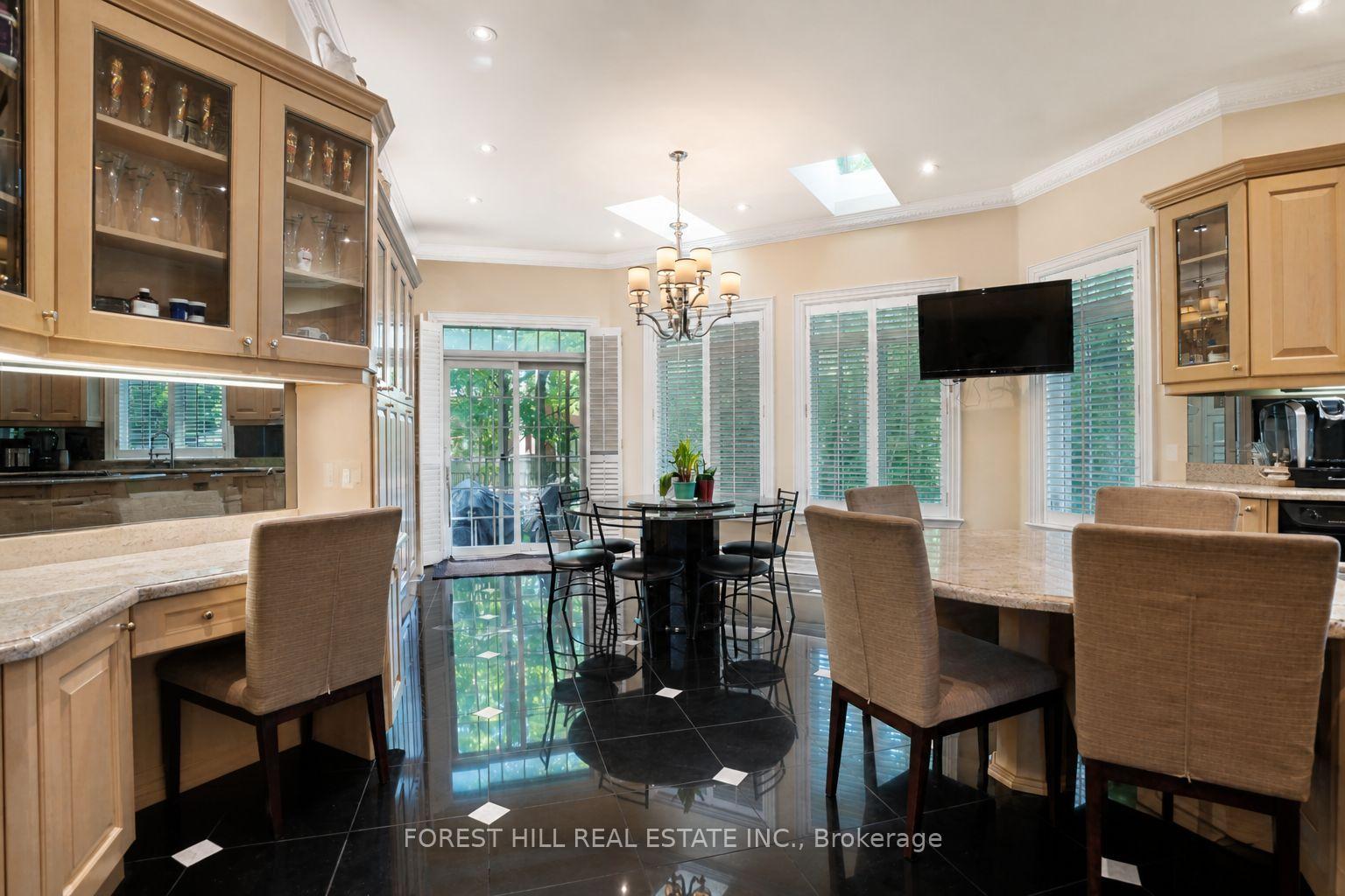 Photo 16 of 161 Renaissance Court, Vaughan, Beverley Glen — HOMEH