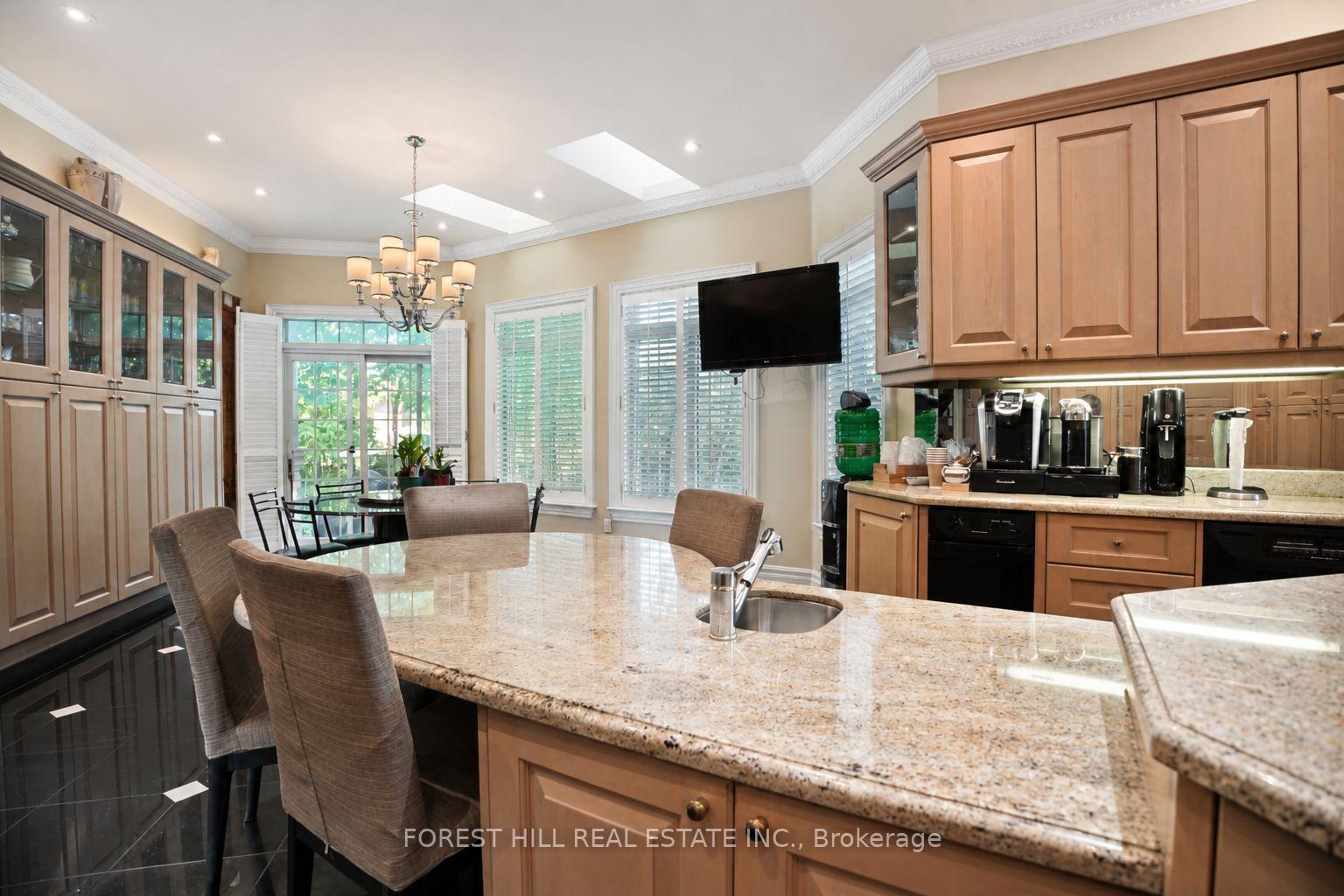 Photo 17 of 161 Renaissance Court, Vaughan, Beverley Glen — HOMEH