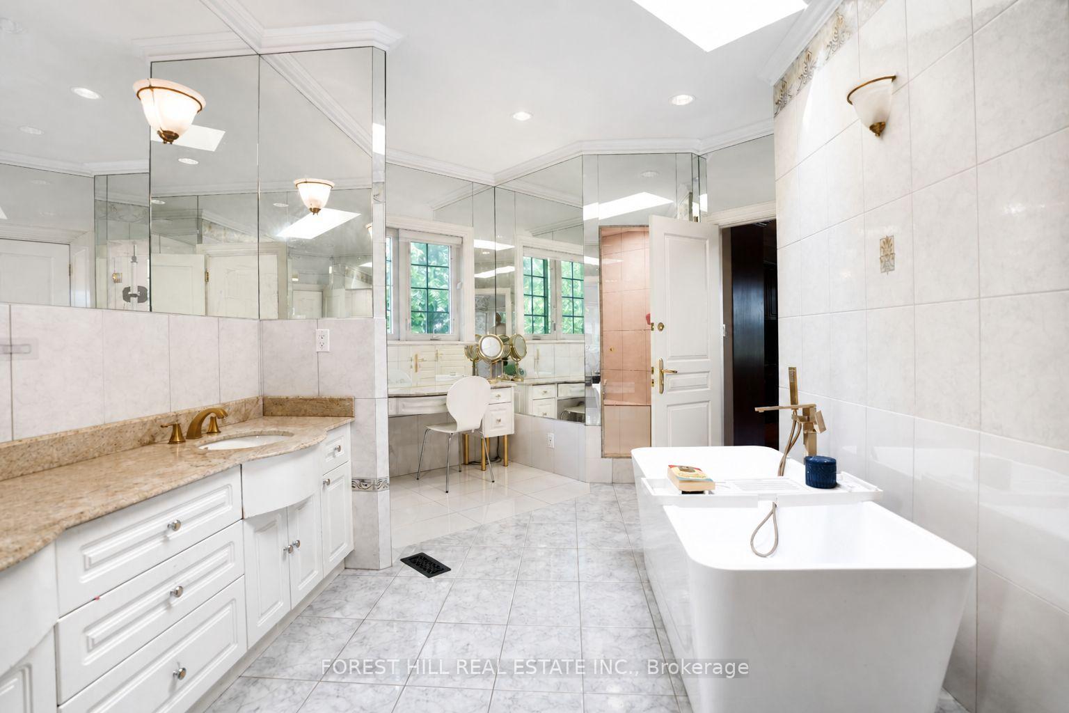 Photo 32 of 161 Renaissance Court, Vaughan, Beverley Glen — HOMEH