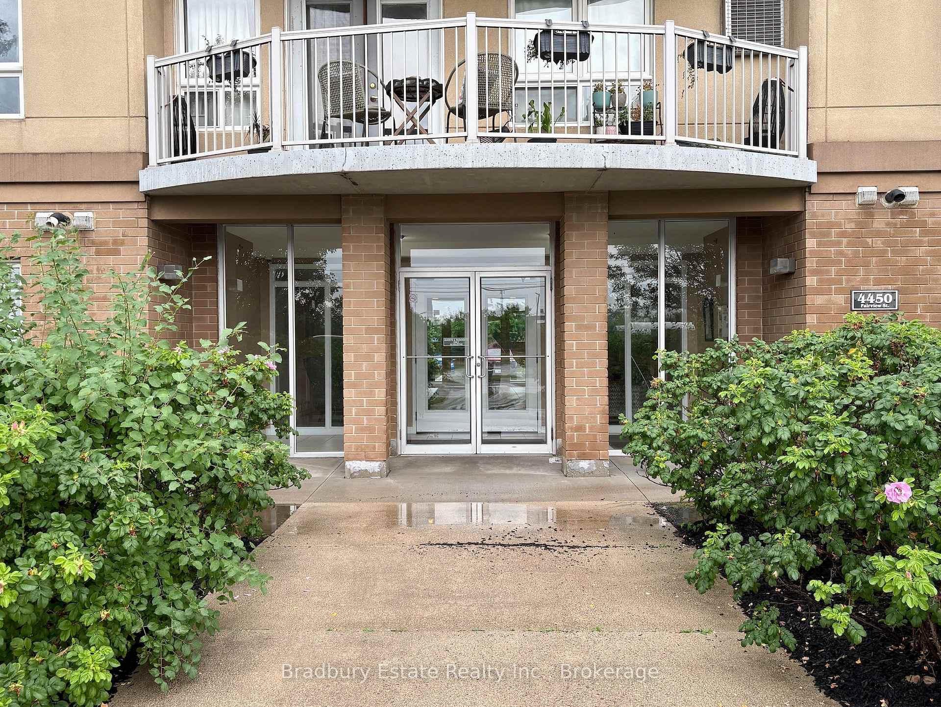 Photo 2 of Unit 308, 4450 Fairview Street, Burlington, Shoreacres — HOMEH