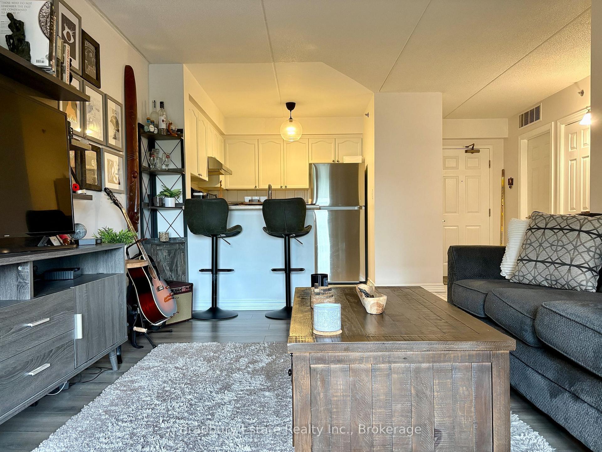 Photo 5 of Unit 308, 4450 Fairview Street, Burlington, Shoreacres — HOMEH