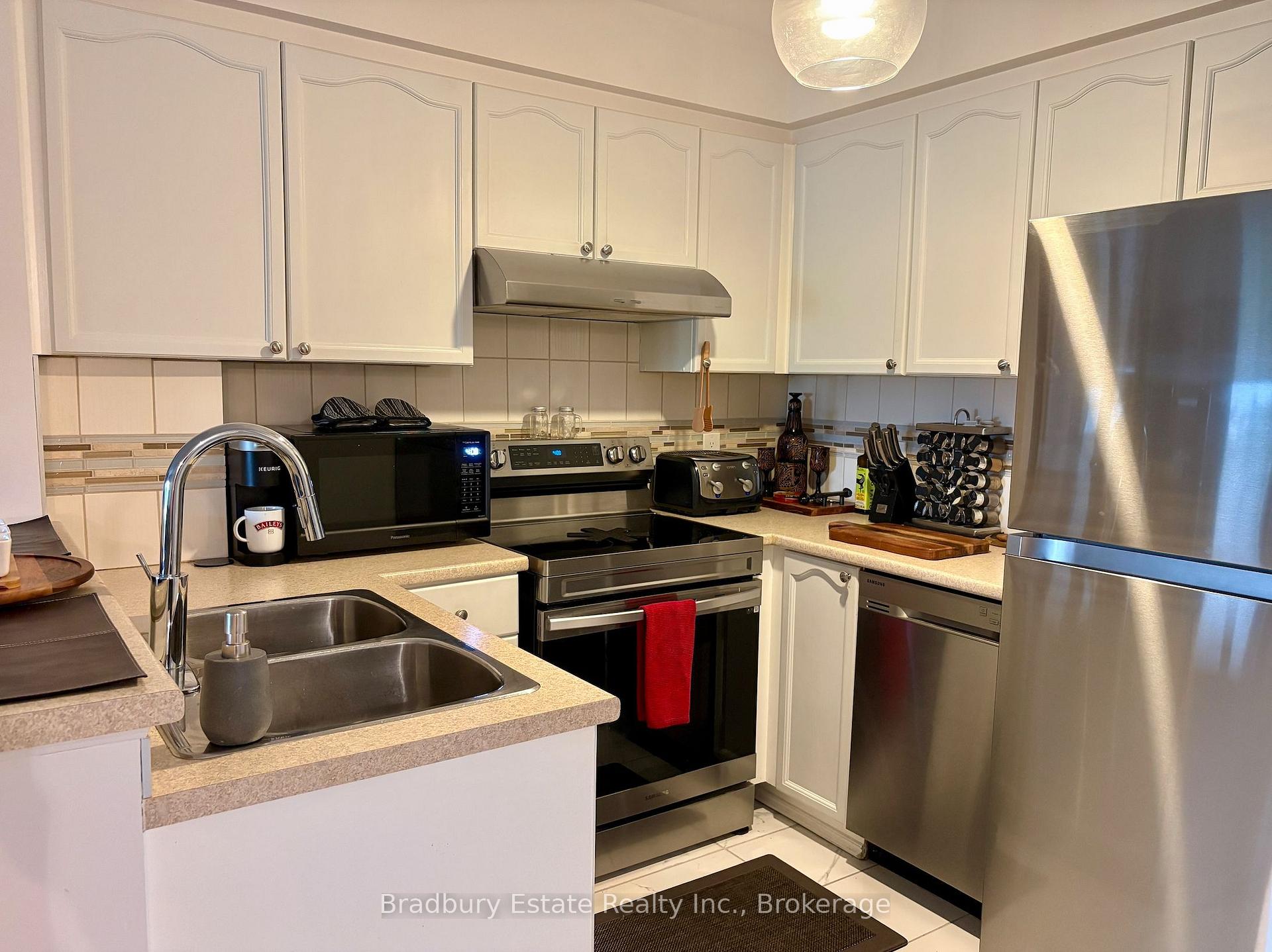 Photo 7 of Unit 308, 4450 Fairview Street, Burlington, Shoreacres — HOMEH