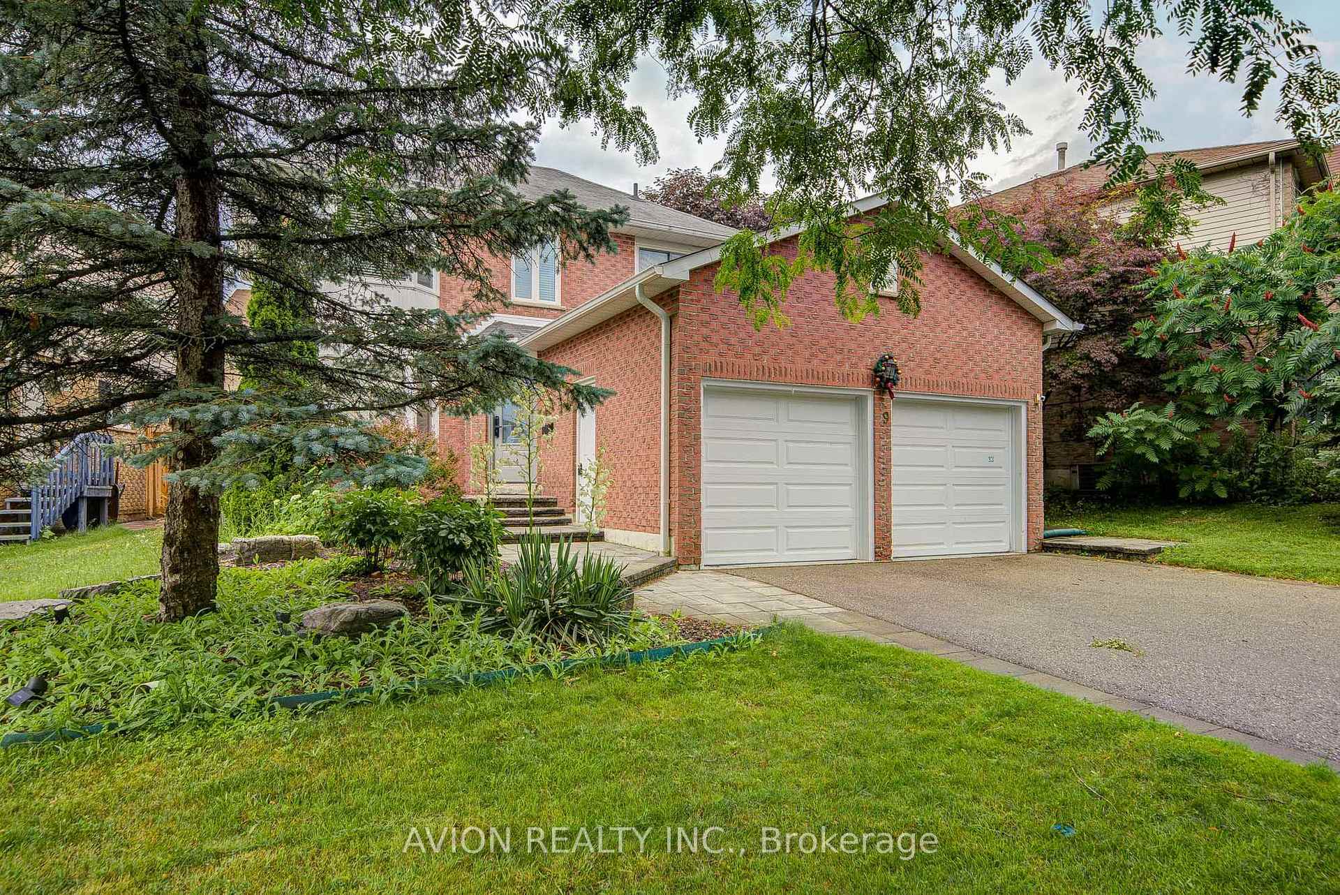 Photo 2 of 9 Falan Heights Crescent, Aurora, Aurora Heights — HOMEH