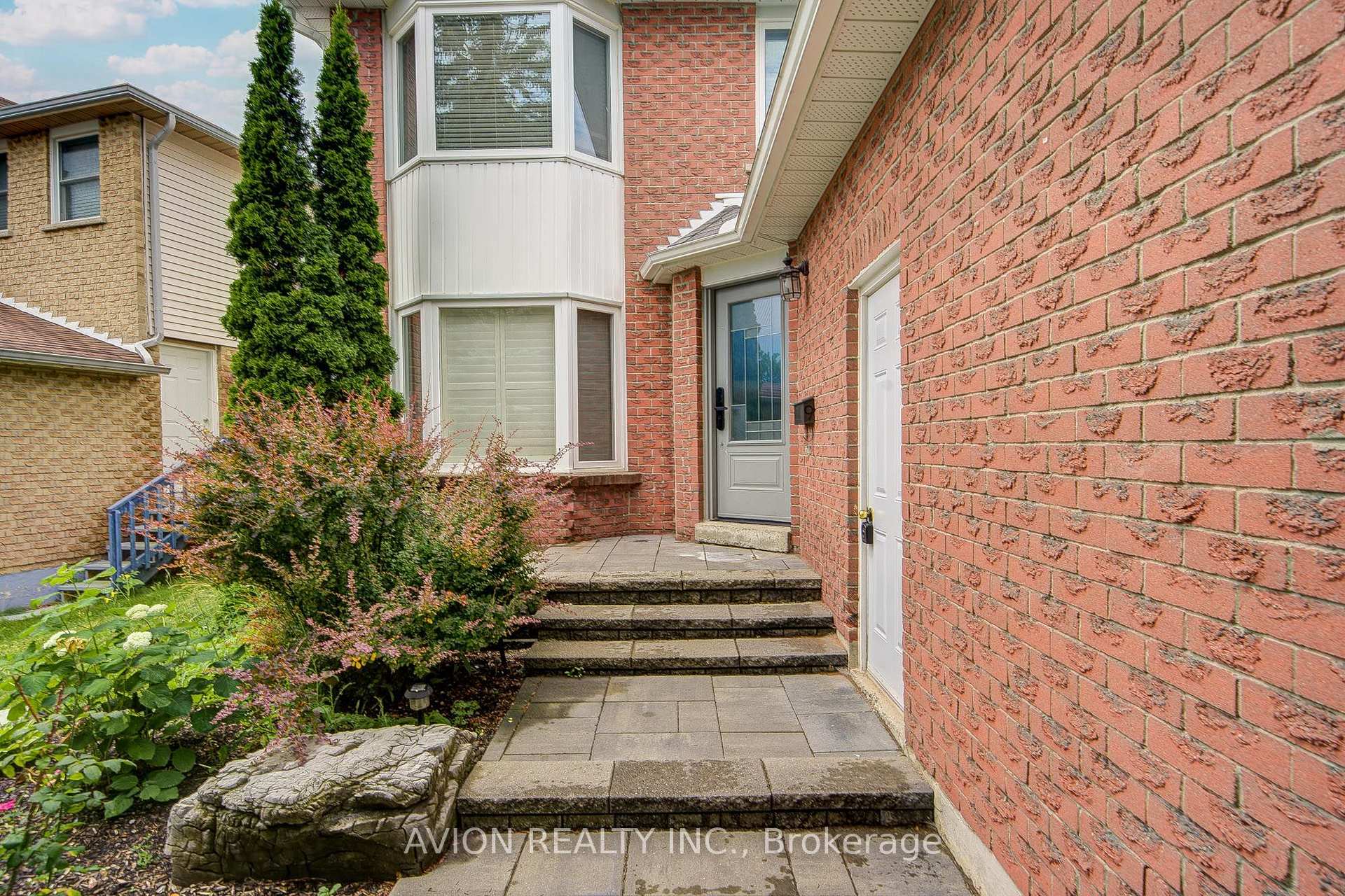 Photo 3 of 9 Falan Heights Crescent, Aurora, Aurora Heights — HOMEH