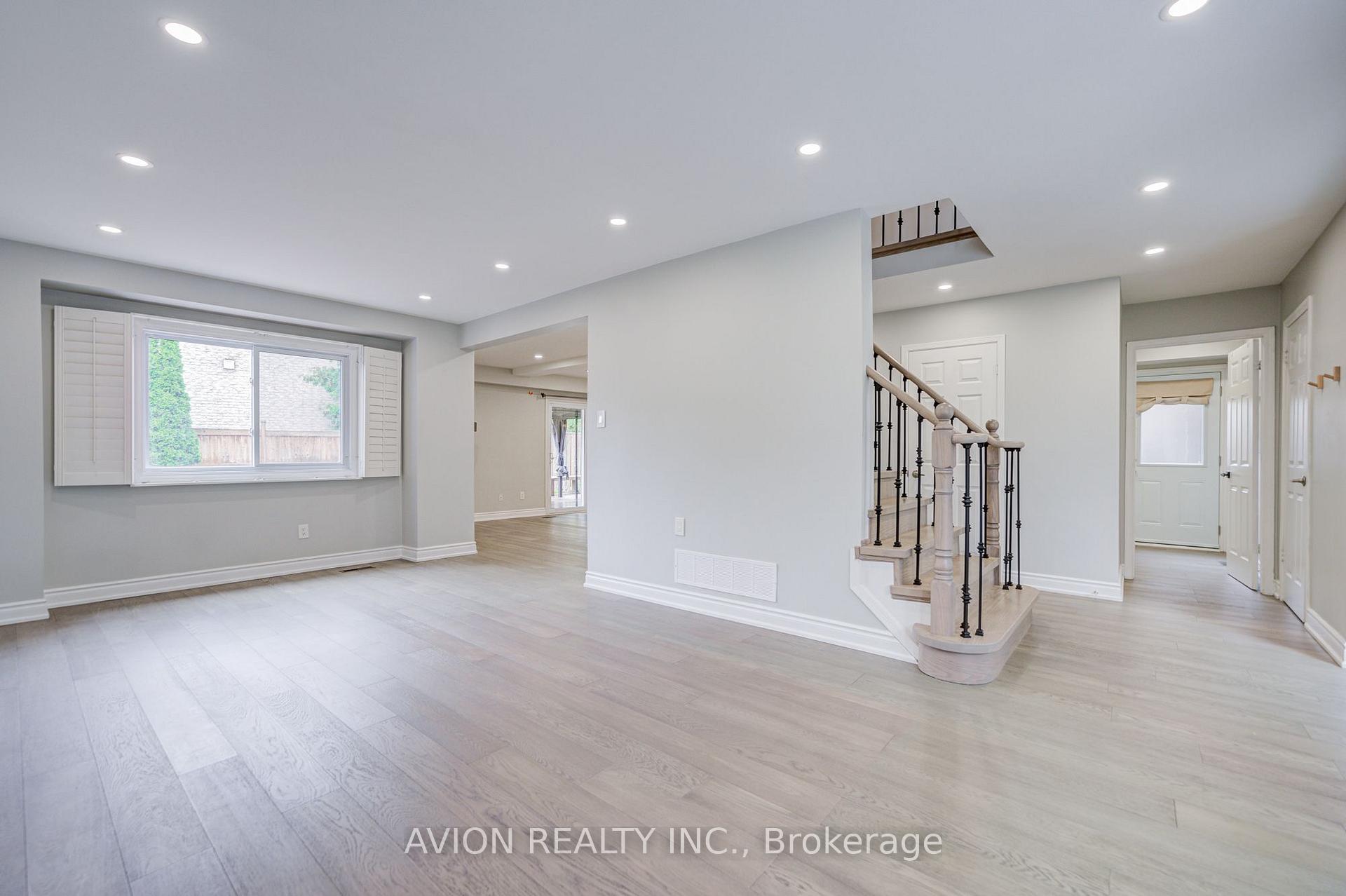 Photo 8 of 9 Falan Heights Crescent, Aurora, Aurora Heights — HOMEH