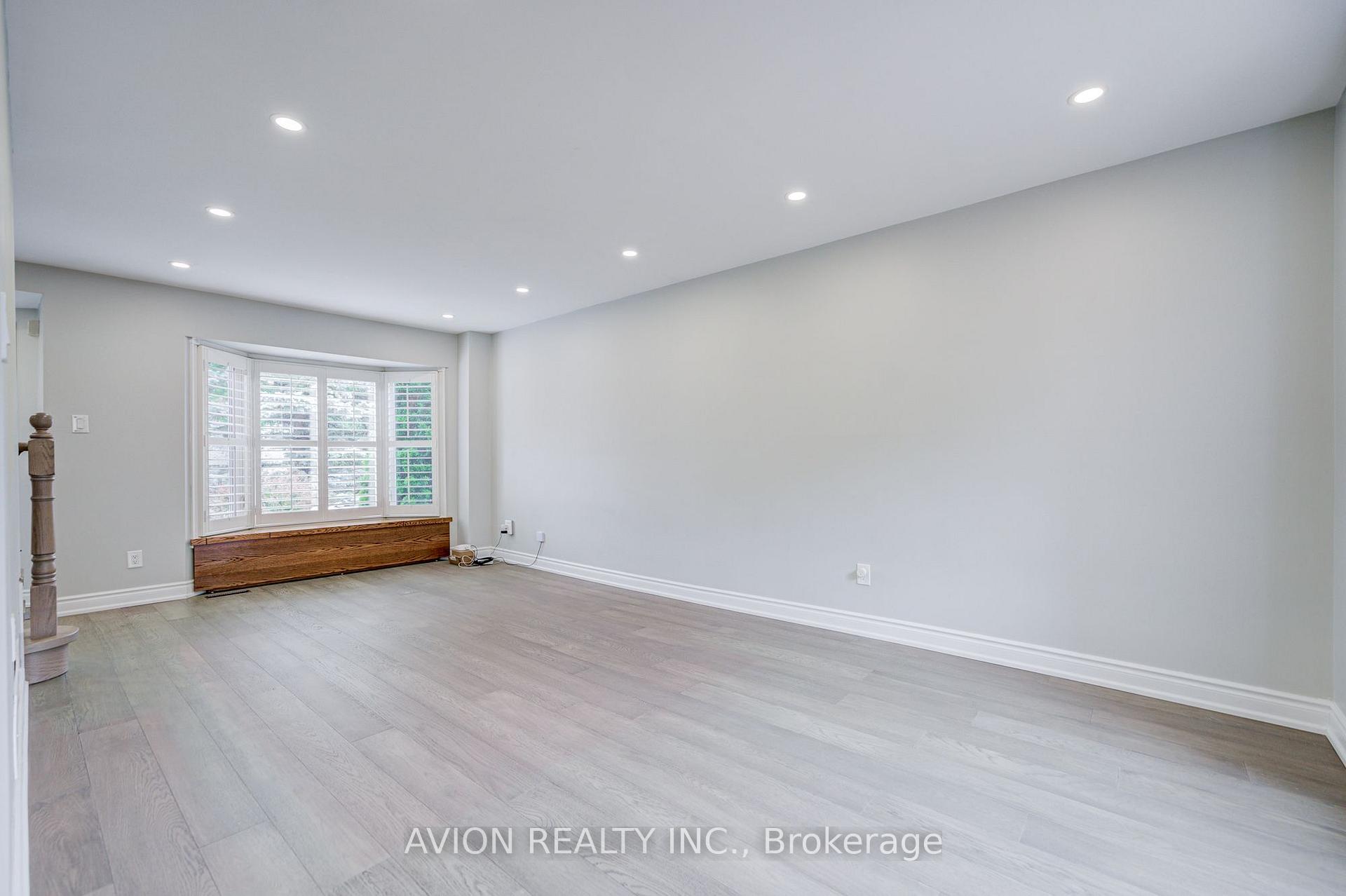 Photo 10 of 9 Falan Heights Crescent, Aurora, Aurora Heights — HOMEH
