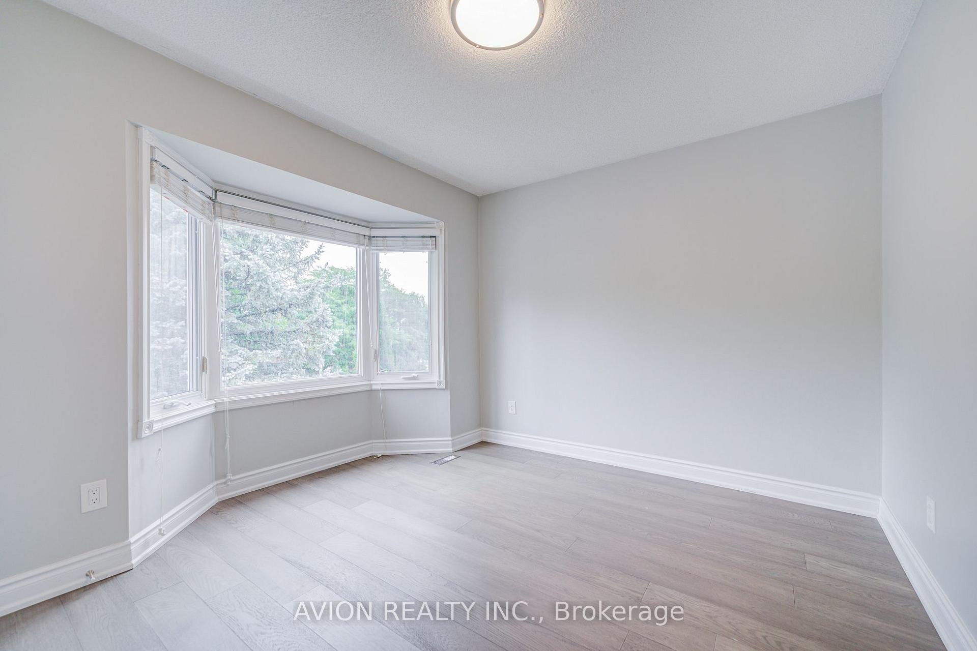 Photo 26 of 9 Falan Heights Crescent, Aurora, Aurora Heights — HOMEH