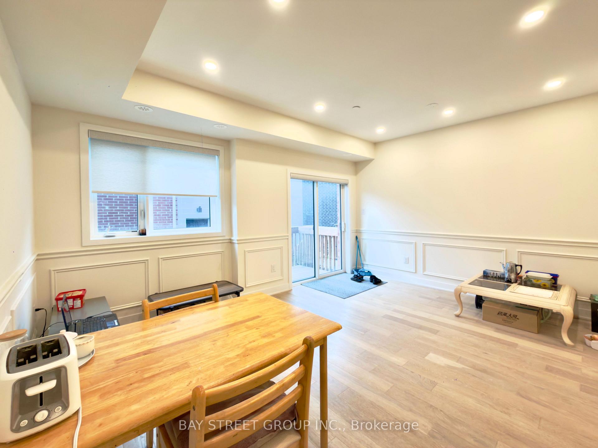 Photo 8 of 26 William Duncan Road, North York, Downsview-Roding-CFB — HOMEH