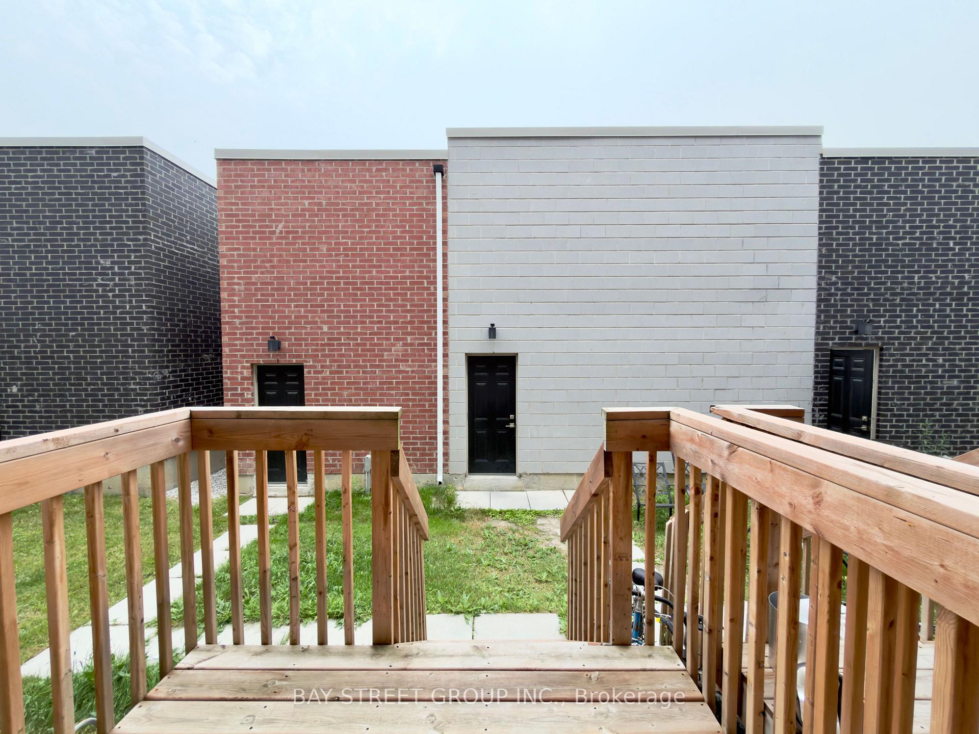 Photo 11 of 26 William Duncan Road, North York, Downsview-Roding-CFB — HOMEH