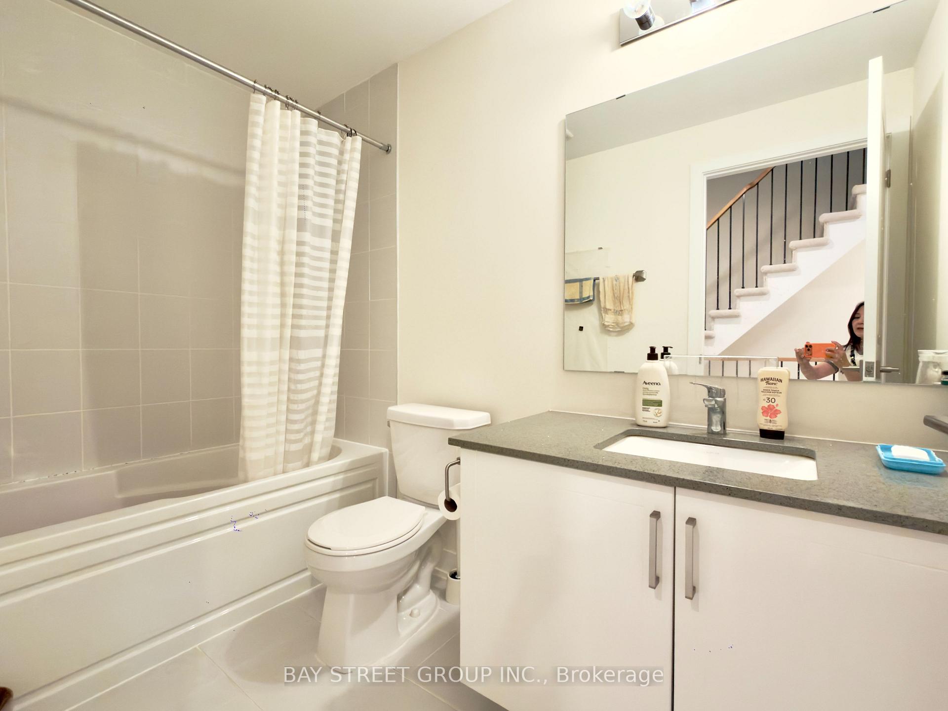 Photo 16 of 26 William Duncan Road, North York, Downsview-Roding-CFB — HOMEH