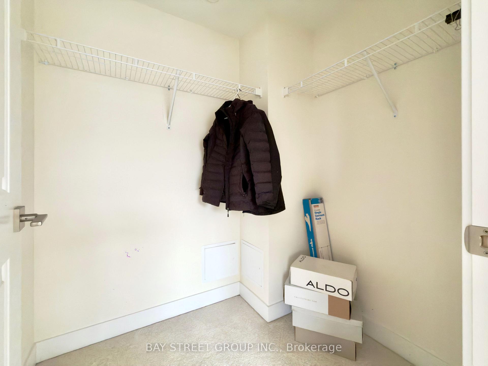 Photo 19 of 26 William Duncan Road, North York, Downsview-Roding-CFB — HOMEH