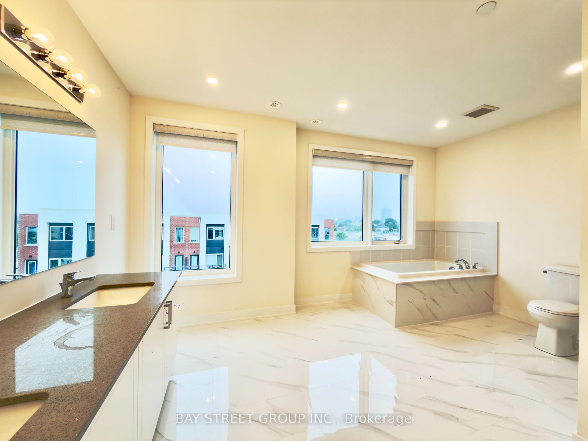 Photo 20 of 26 William Duncan Road, North York, Downsview-Roding-CFB — HOMEH
