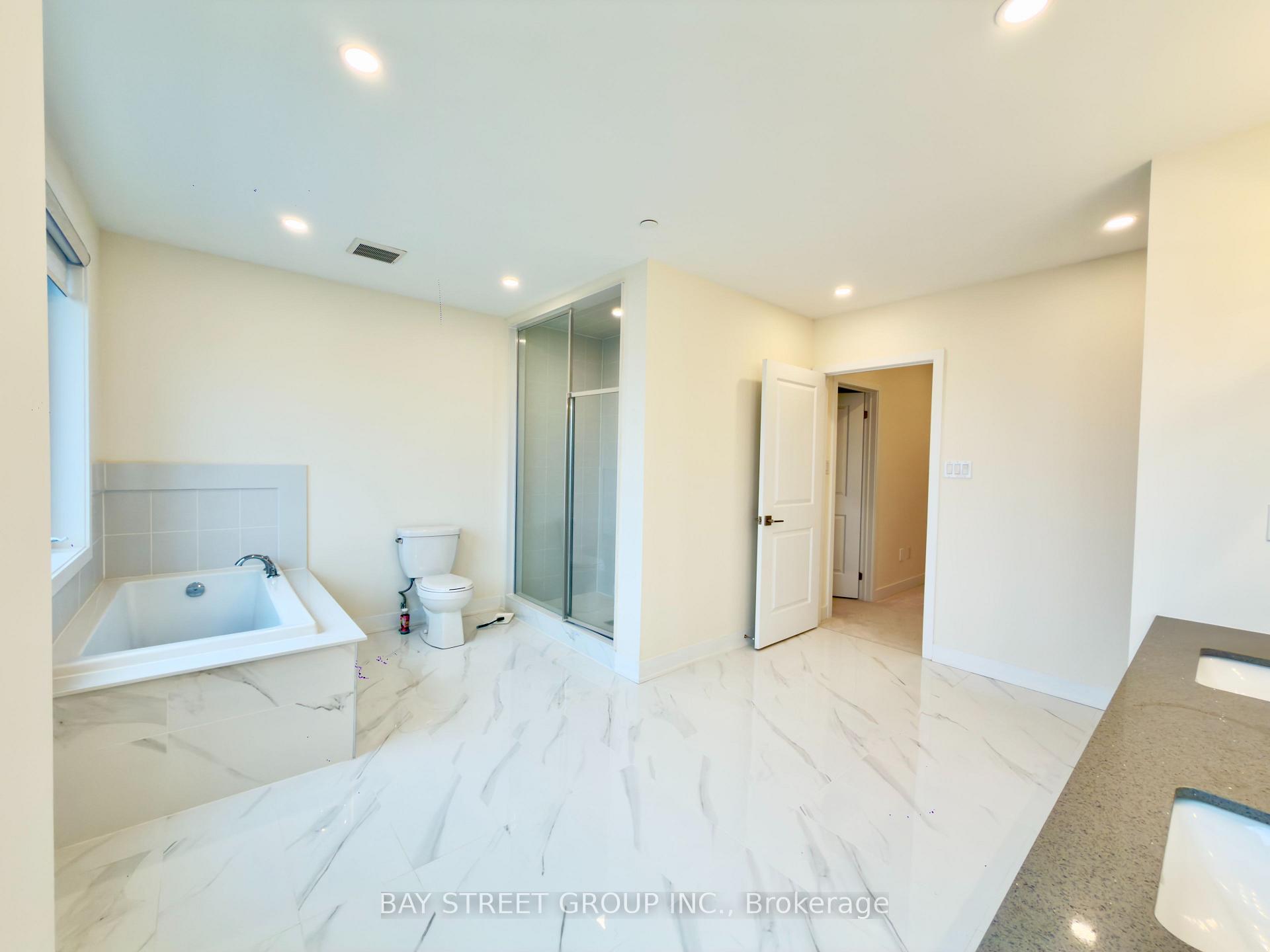 Photo 21 of 26 William Duncan Road, North York, Downsview-Roding-CFB — HOMEH