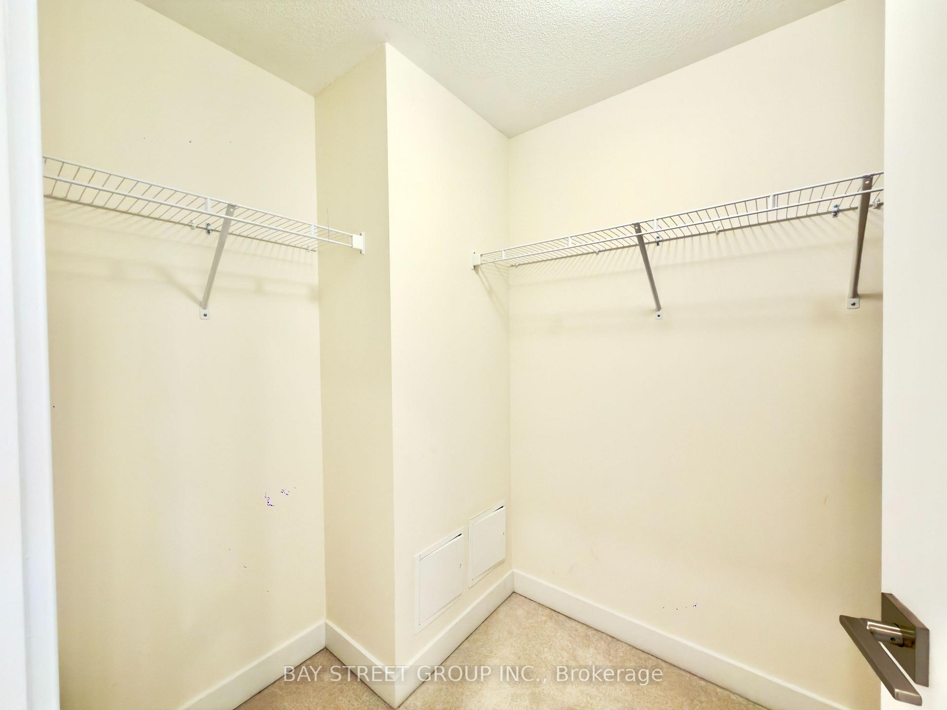 Photo 22 of 26 William Duncan Road, North York, Downsview-Roding-CFB — HOMEH