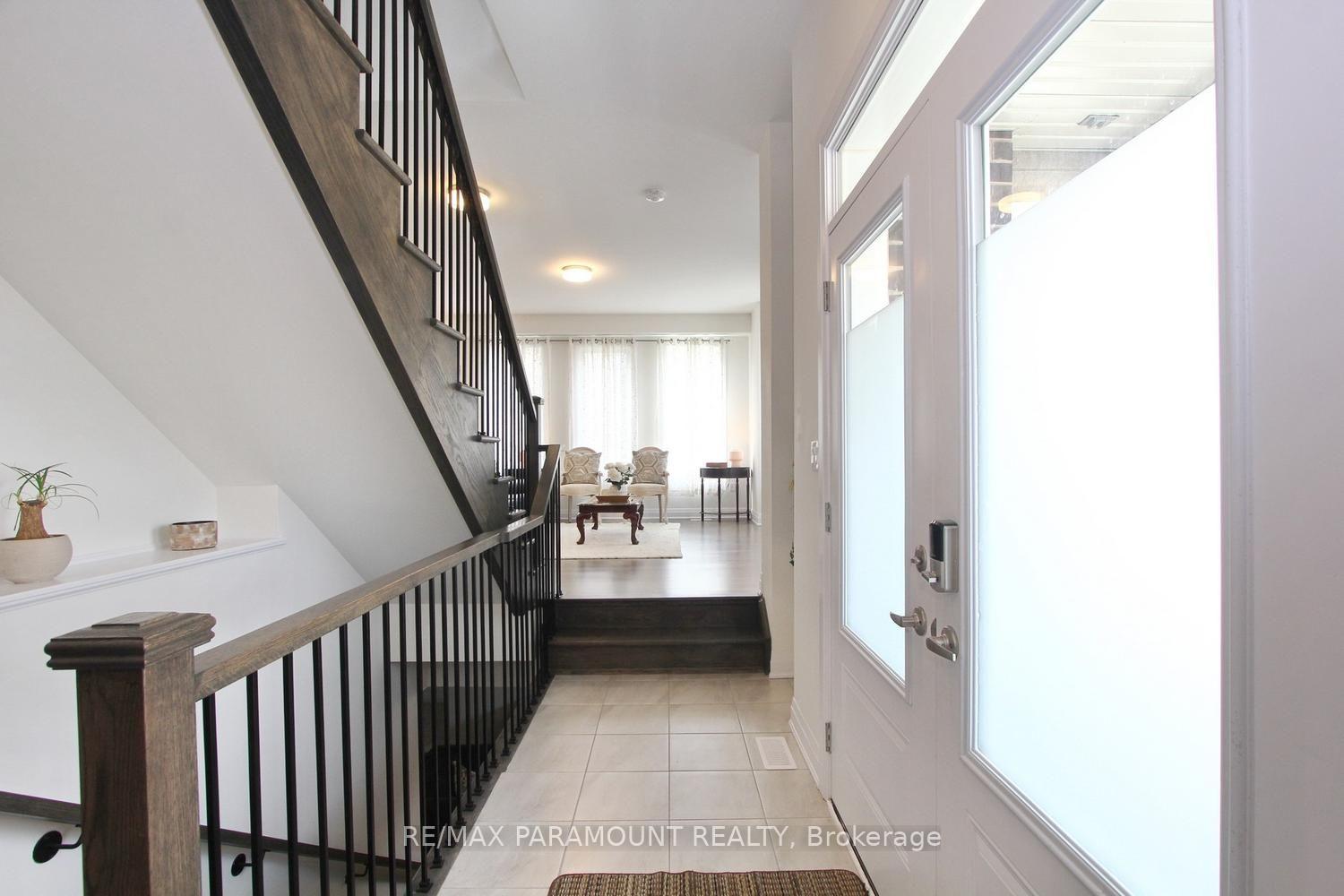 Photo 4 of 24 Kings Hill Drive, Brampton, Northwest Brampton — HOMEH