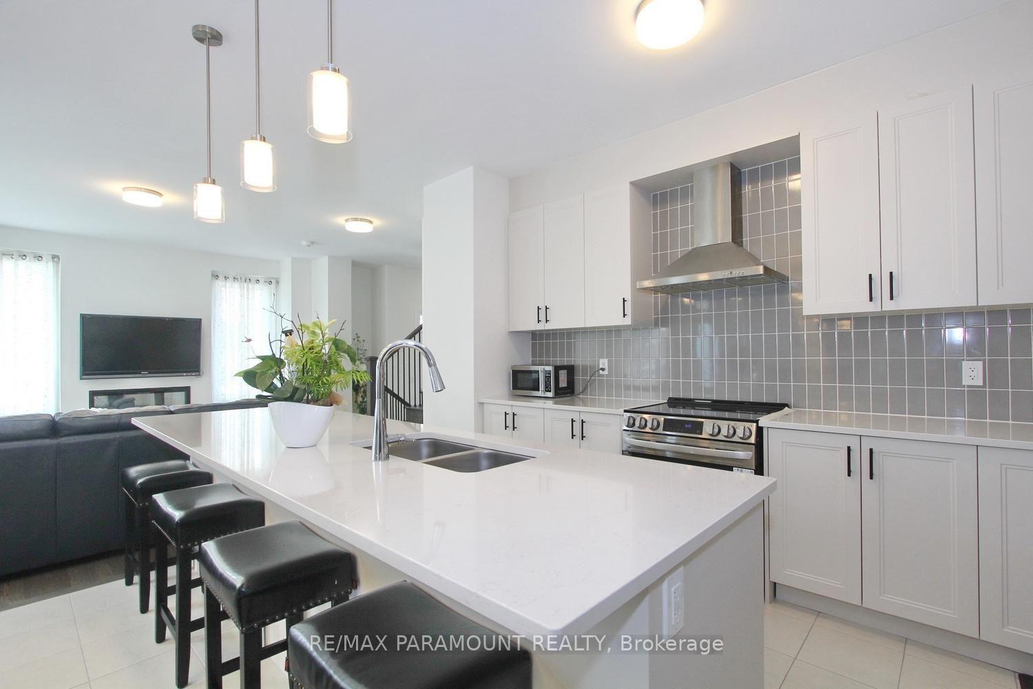 Photo 11 of 24 Kings Hill Drive, Brampton, Northwest Brampton — HOMEH