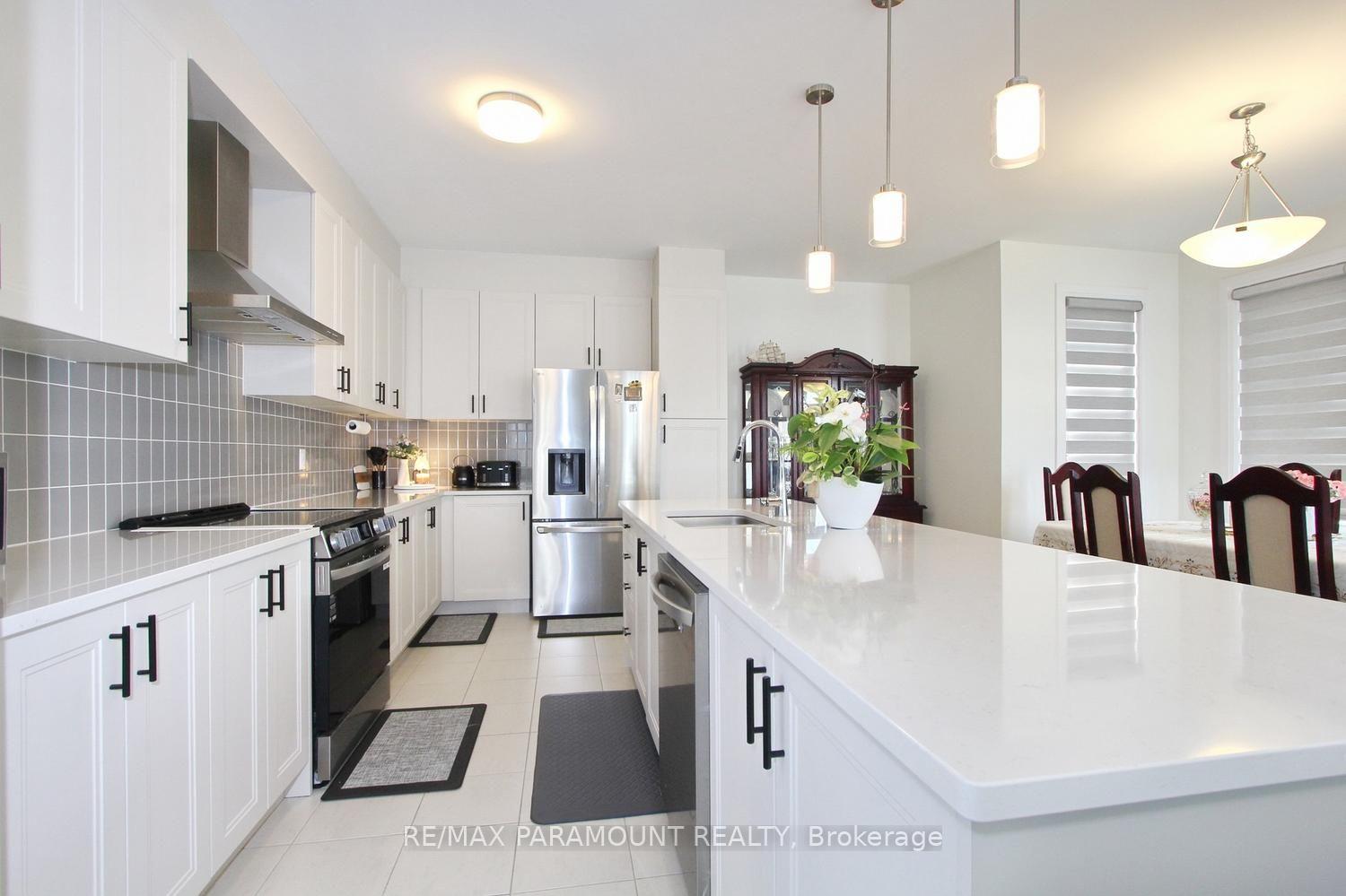 Photo 12 of 24 Kings Hill Drive, Brampton, Northwest Brampton — HOMEH