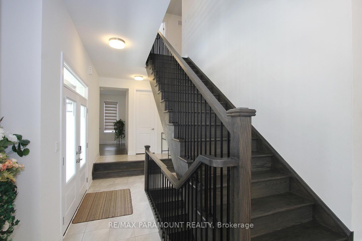 Photo 16 of 24 Kings Hill Drive, Brampton, Northwest Brampton — HOMEH