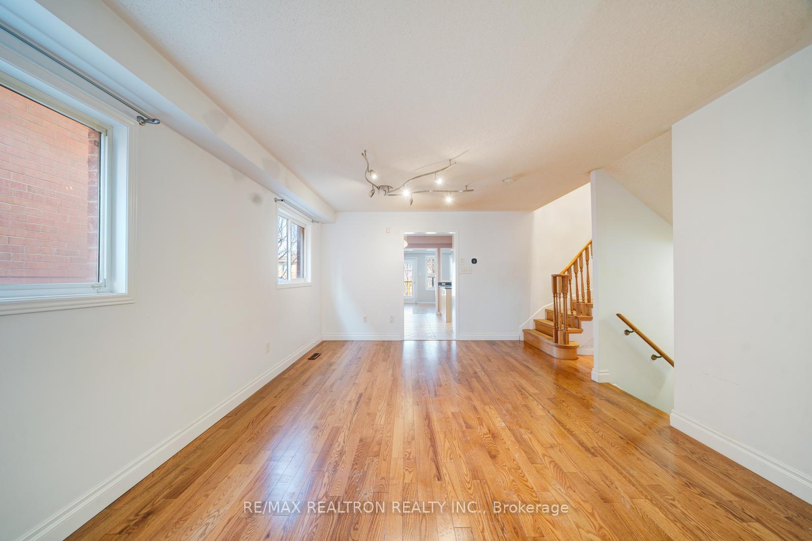 Photo 4 of 60 Harmony Road, Vaughan, Patterson — HOMEH