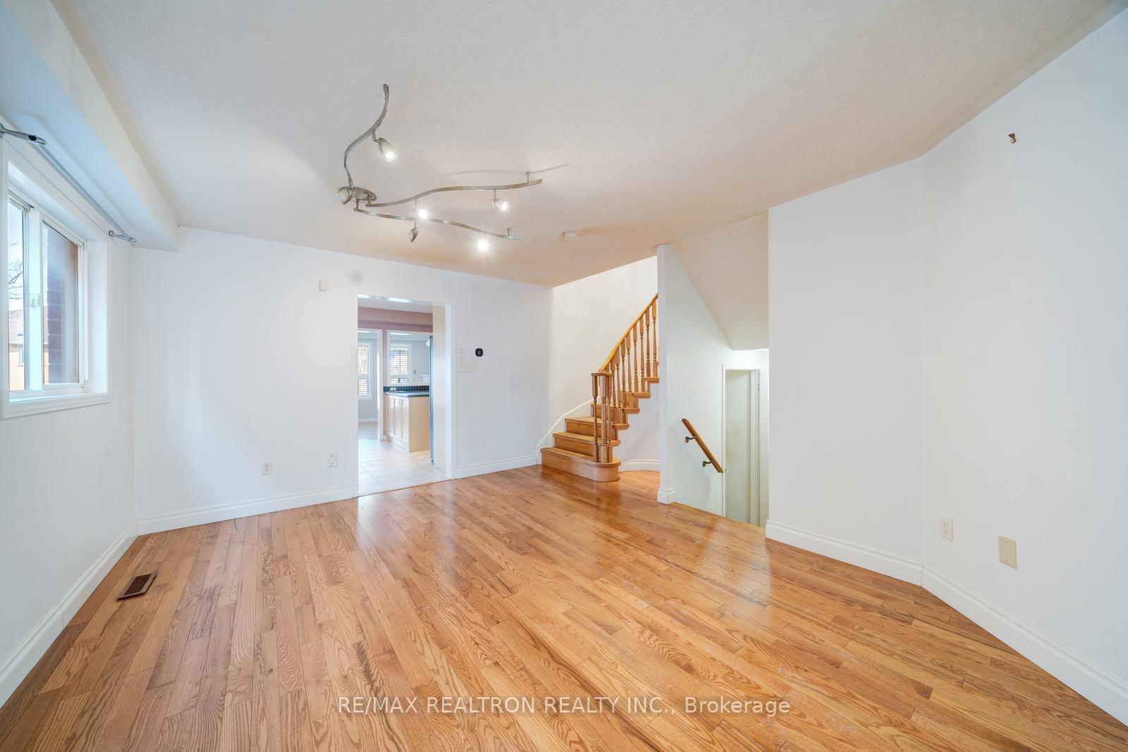Photo 6 of 60 Harmony Road, Vaughan, Patterson — HOMEH