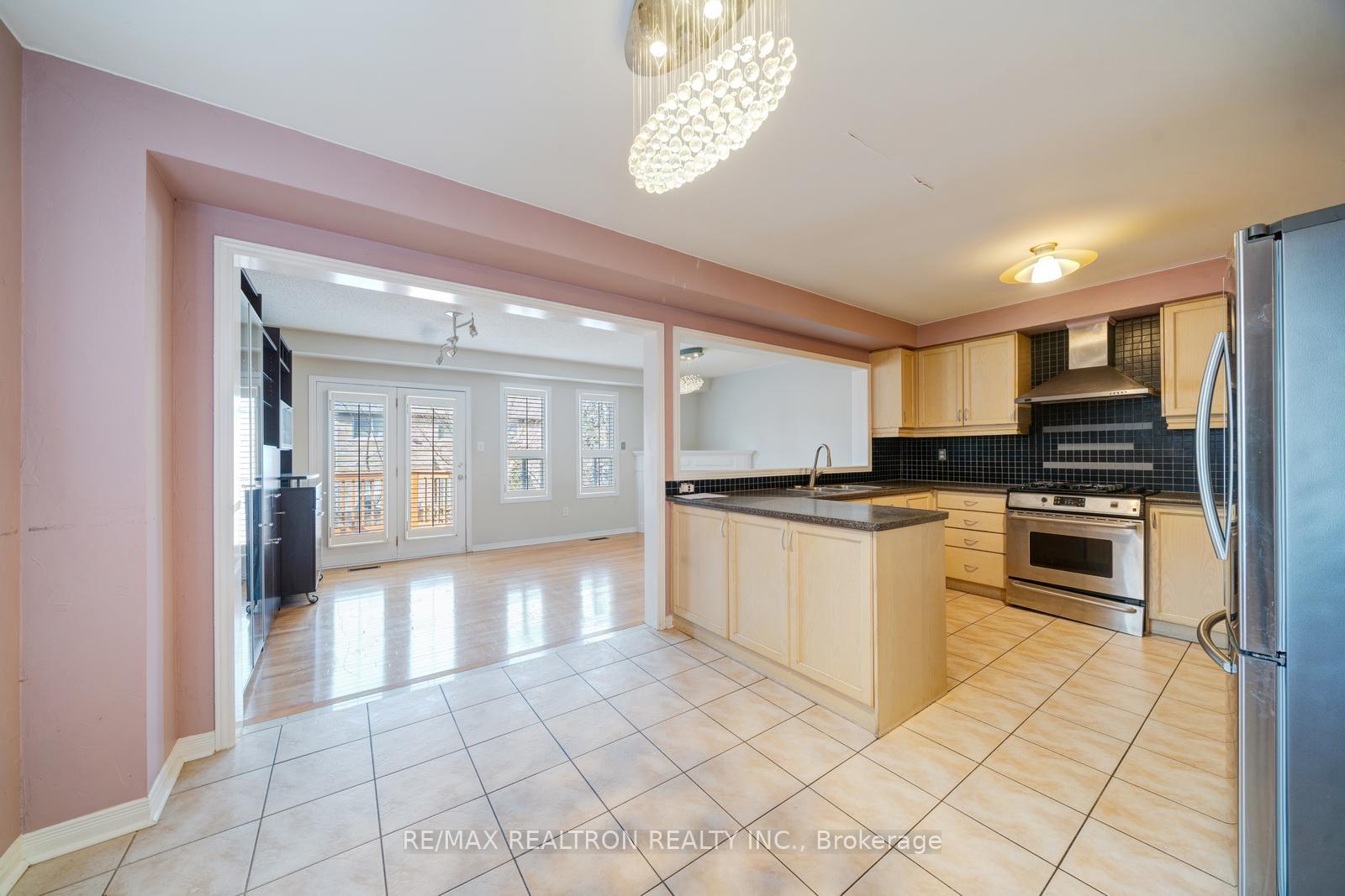 Photo 8 of 60 Harmony Road, Vaughan, Patterson — HOMEH