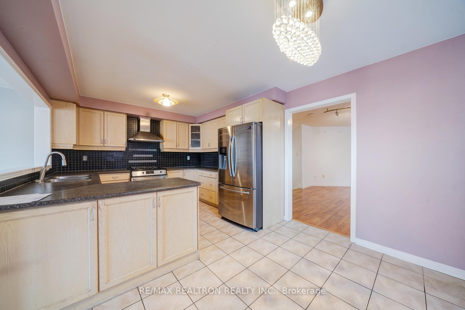 Photo 9 of 60 Harmony Road, Vaughan, Patterson — HOMEH
