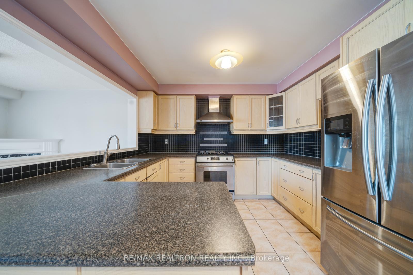 Photo 10 of 60 Harmony Road, Vaughan, Patterson — HOMEH