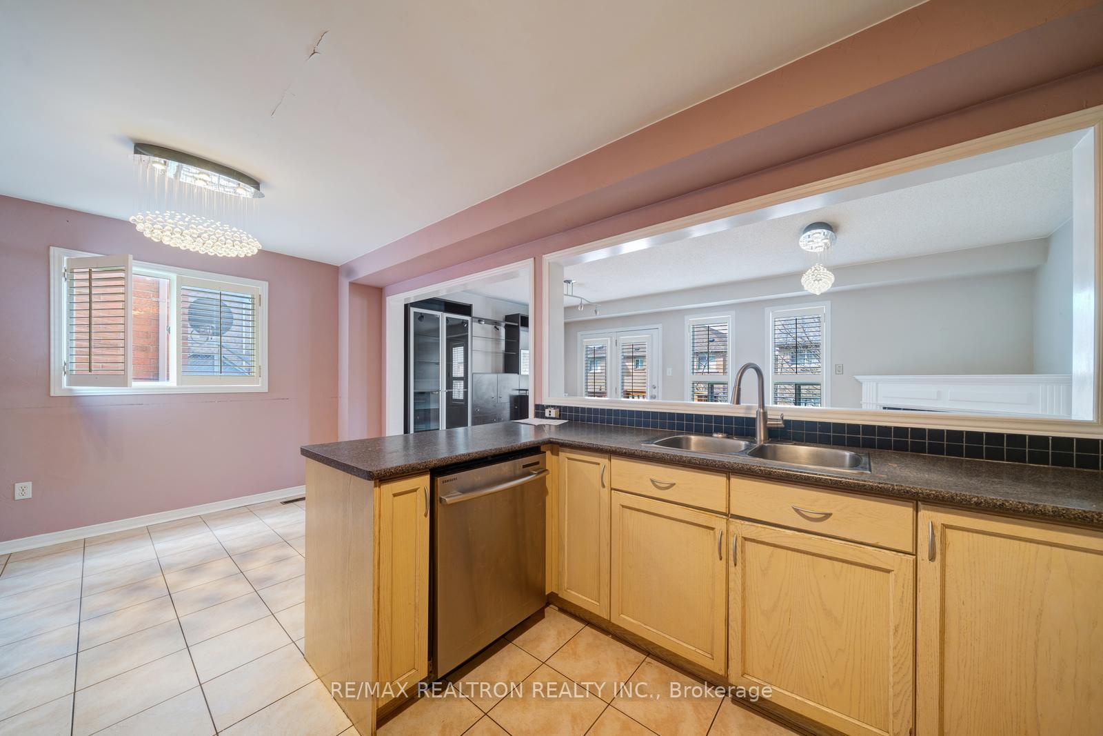 Photo 12 of 60 Harmony Road, Vaughan, Patterson — HOMEH