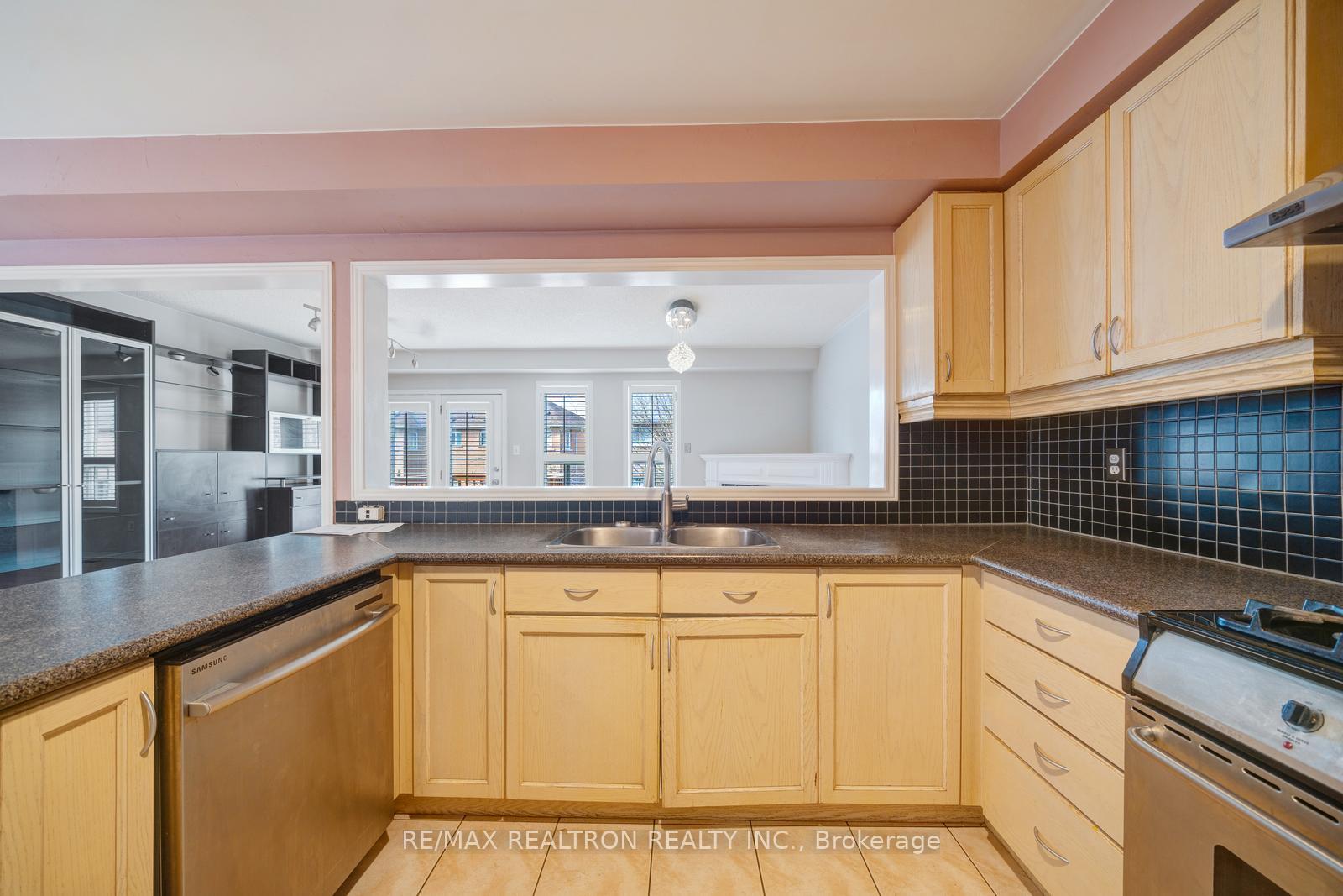 Photo 13 of 60 Harmony Road, Vaughan, Patterson — HOMEH