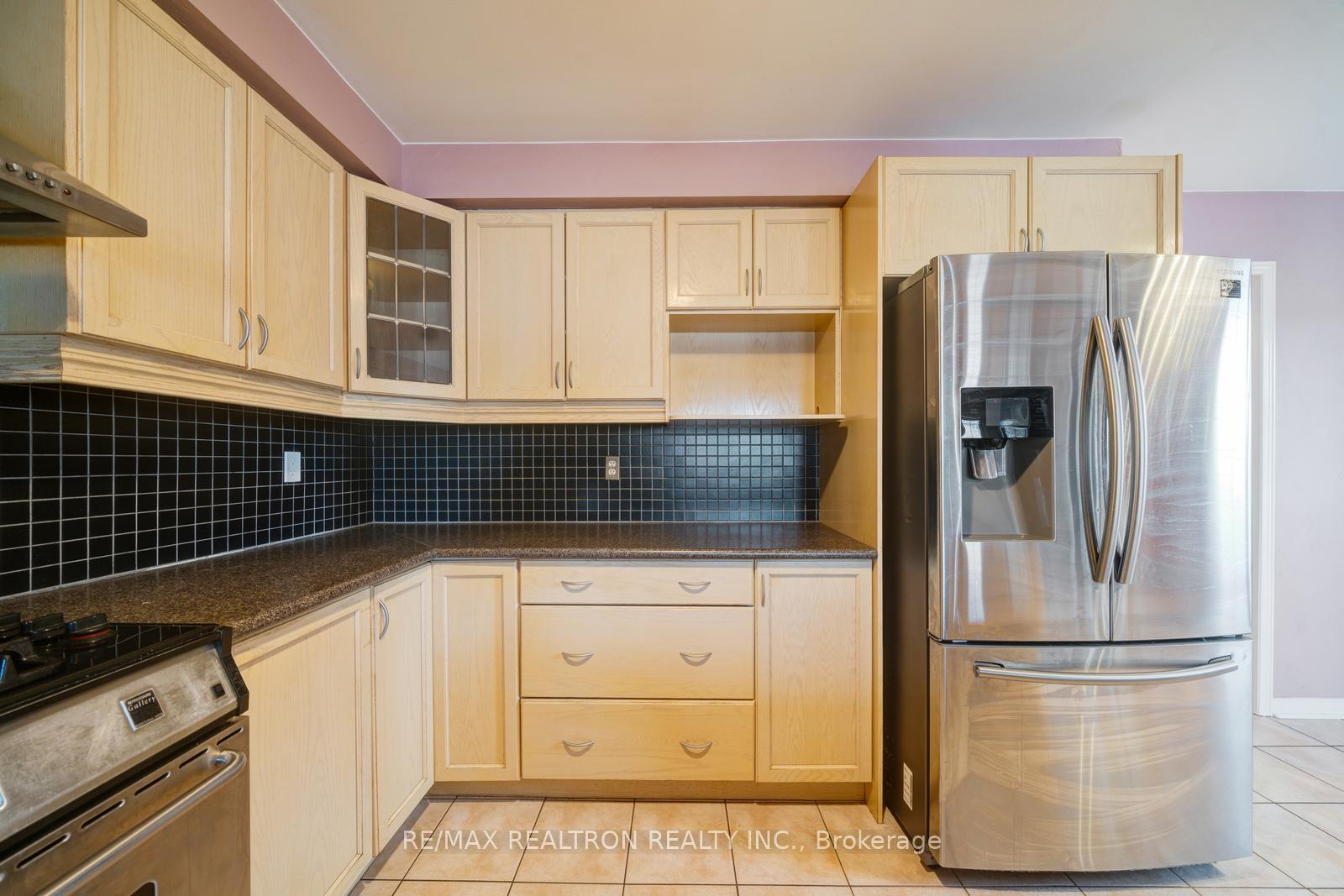 Photo 14 of 60 Harmony Road, Vaughan, Patterson — HOMEH